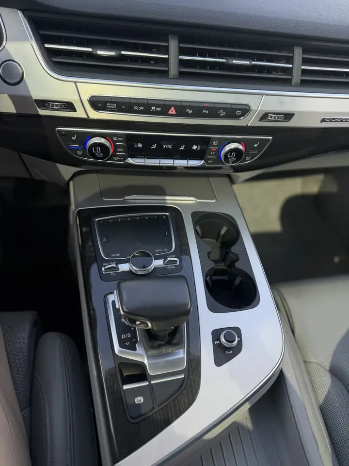 Audi Q7 photo Audi Q7