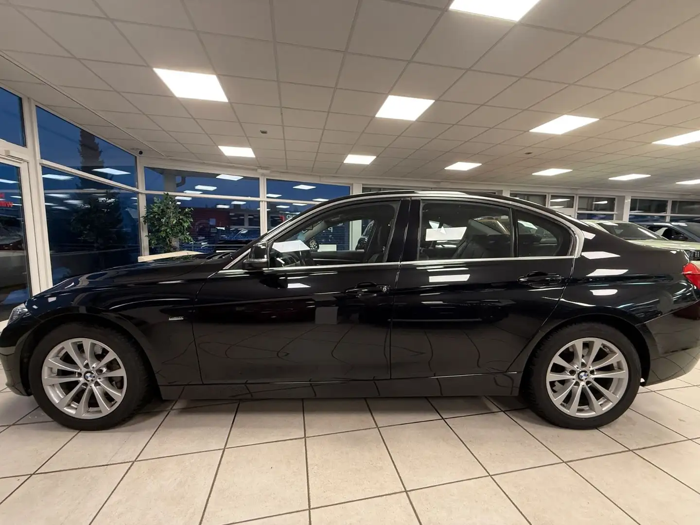 BMW 340 i xDrive Luxury Line NAVI, LED, LEDER Schwarz - 2