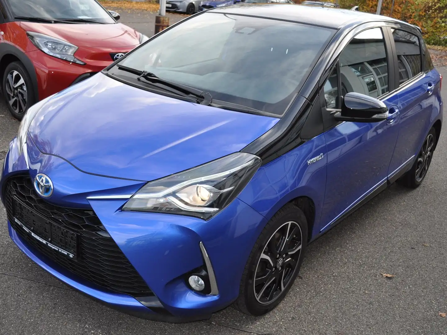 Toyota Yaris Hybrid Style Selection Blau - 1
