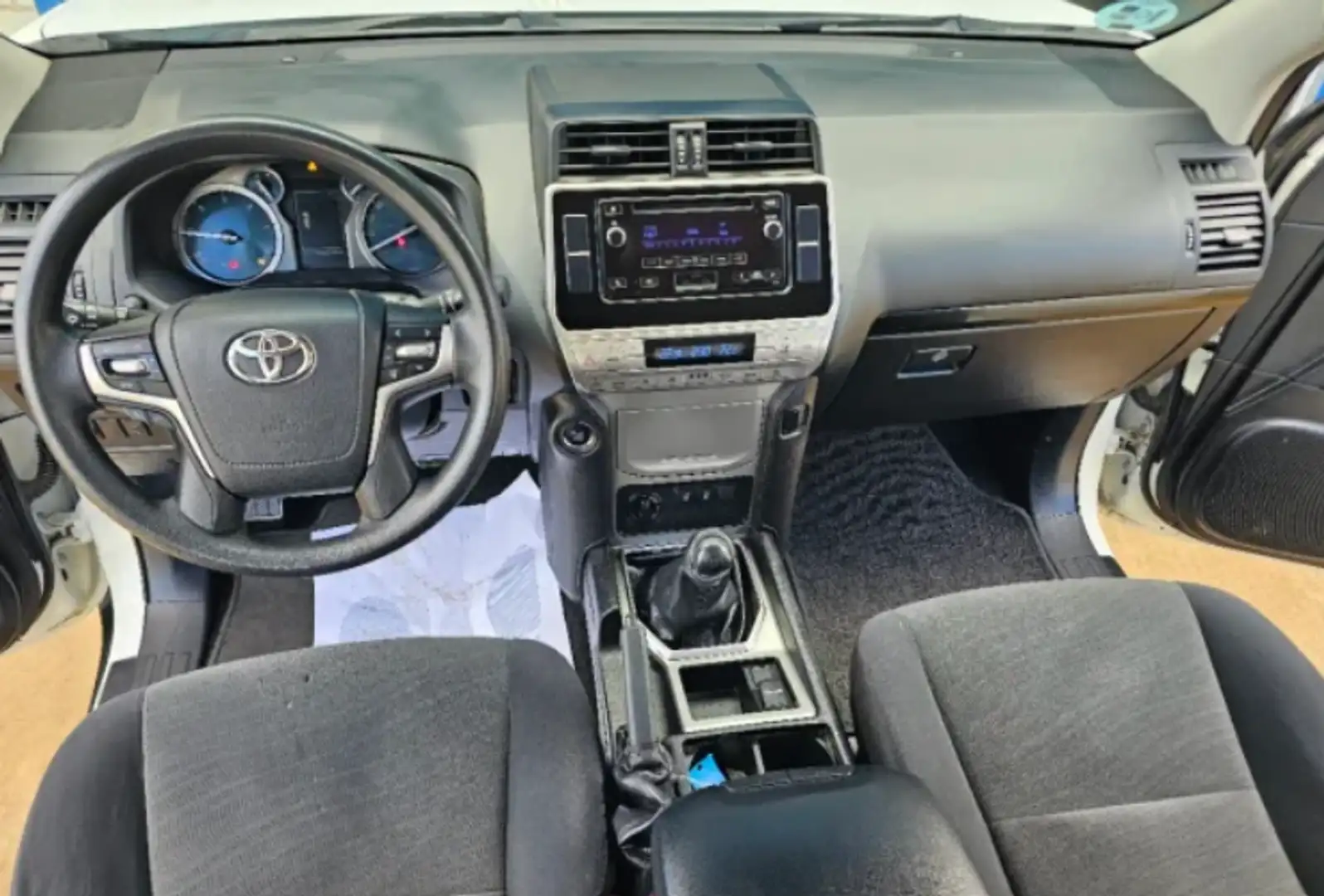 Toyota Land Cruiser D-4D GX - 2