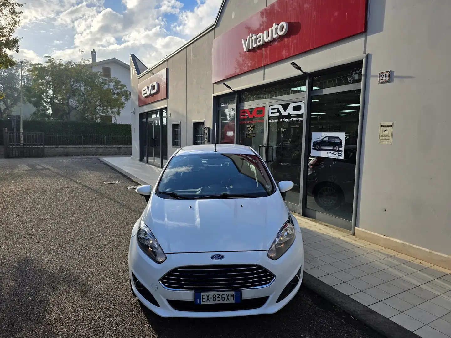 Ford Fiesta Fiesta VI 2013 5p 1.5 tdci Business 75cv Wit - 1