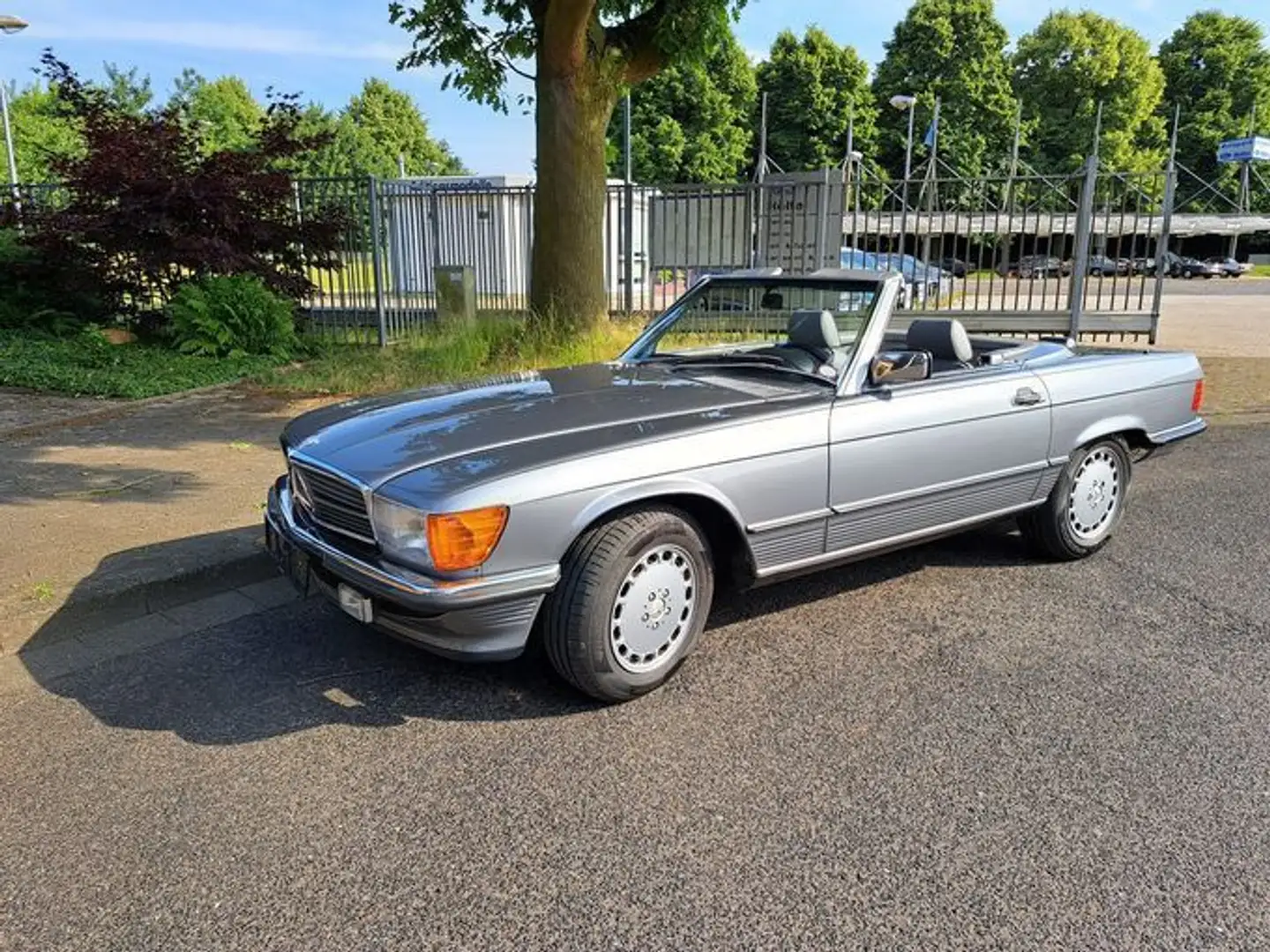 Mercedes-Benz SL 560 NUR 36902 KM Gris - 1