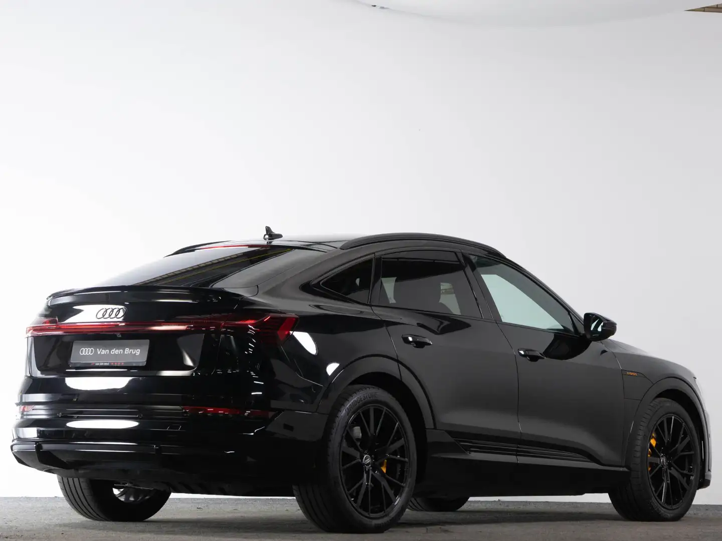 Audi e-tron Sportback S-Line 55 quattro 408 pk 95 kWh | Black Zwart - 2