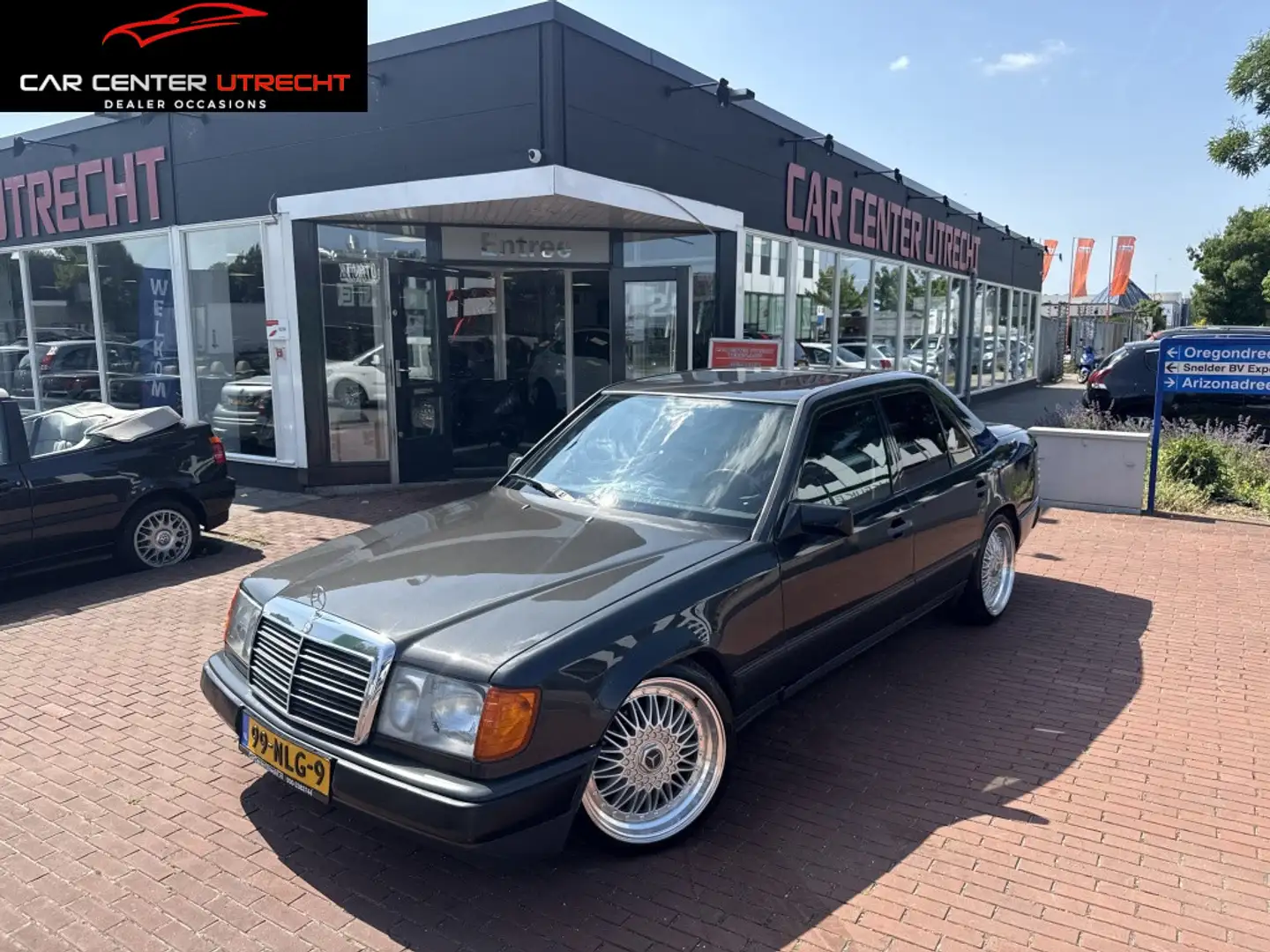 Mercedes-Benz 500 200-500 (W124) 300 E automaat | tekst lezen | Černá - 1