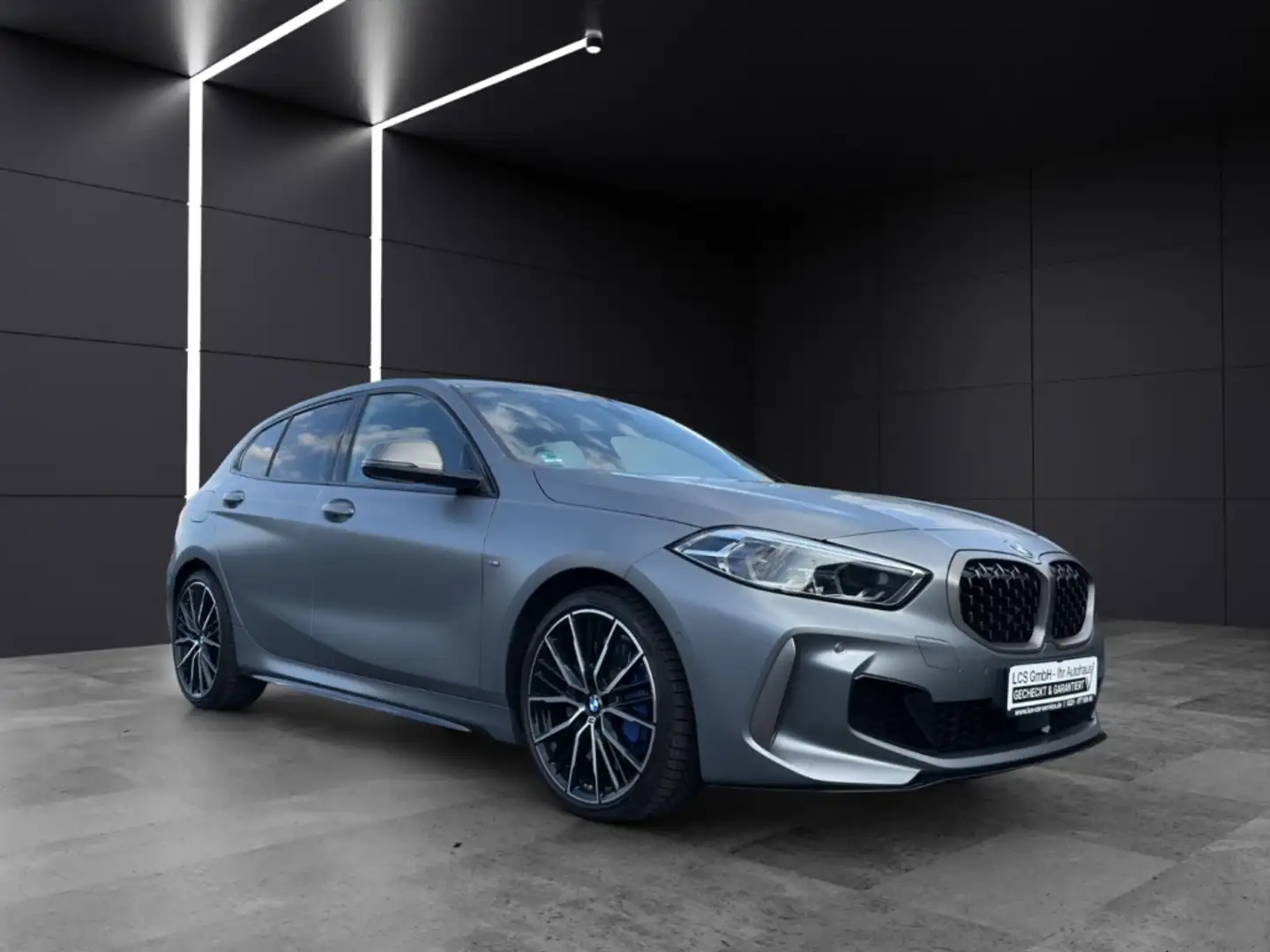 BMW 135 i xDrive M Sportpaket HUD El. Pano Navi Leder DC S Gris - 1