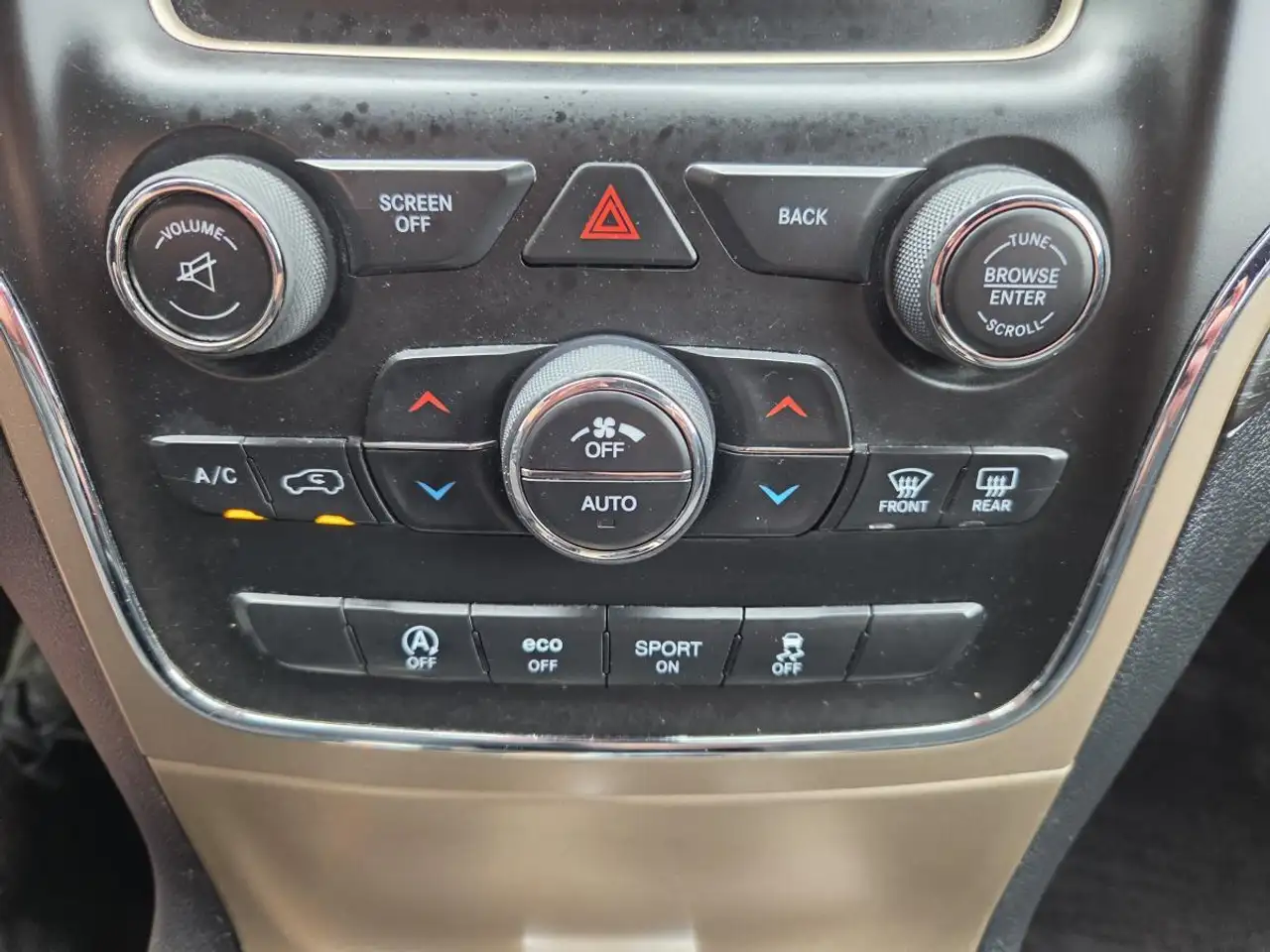 Jeep Grand Cherokee снимка Jeep Grand Cherokee