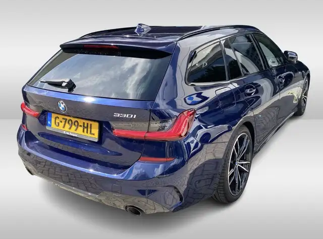 BMW 3 Series view 2