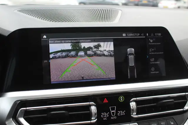 BMW 3 Series view 15