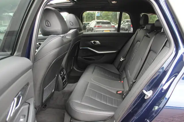 BMW 3 Series view 8