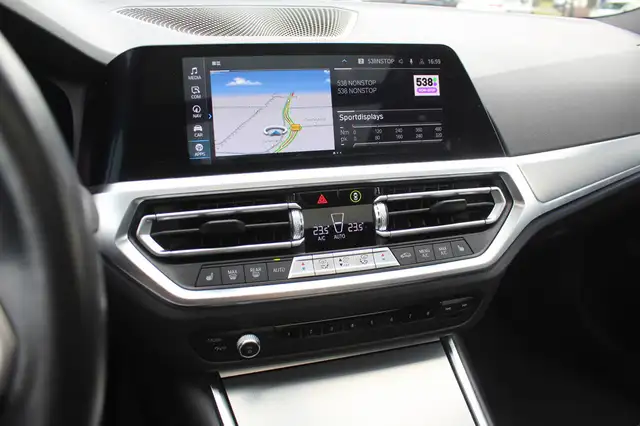 BMW 3 Series view 11