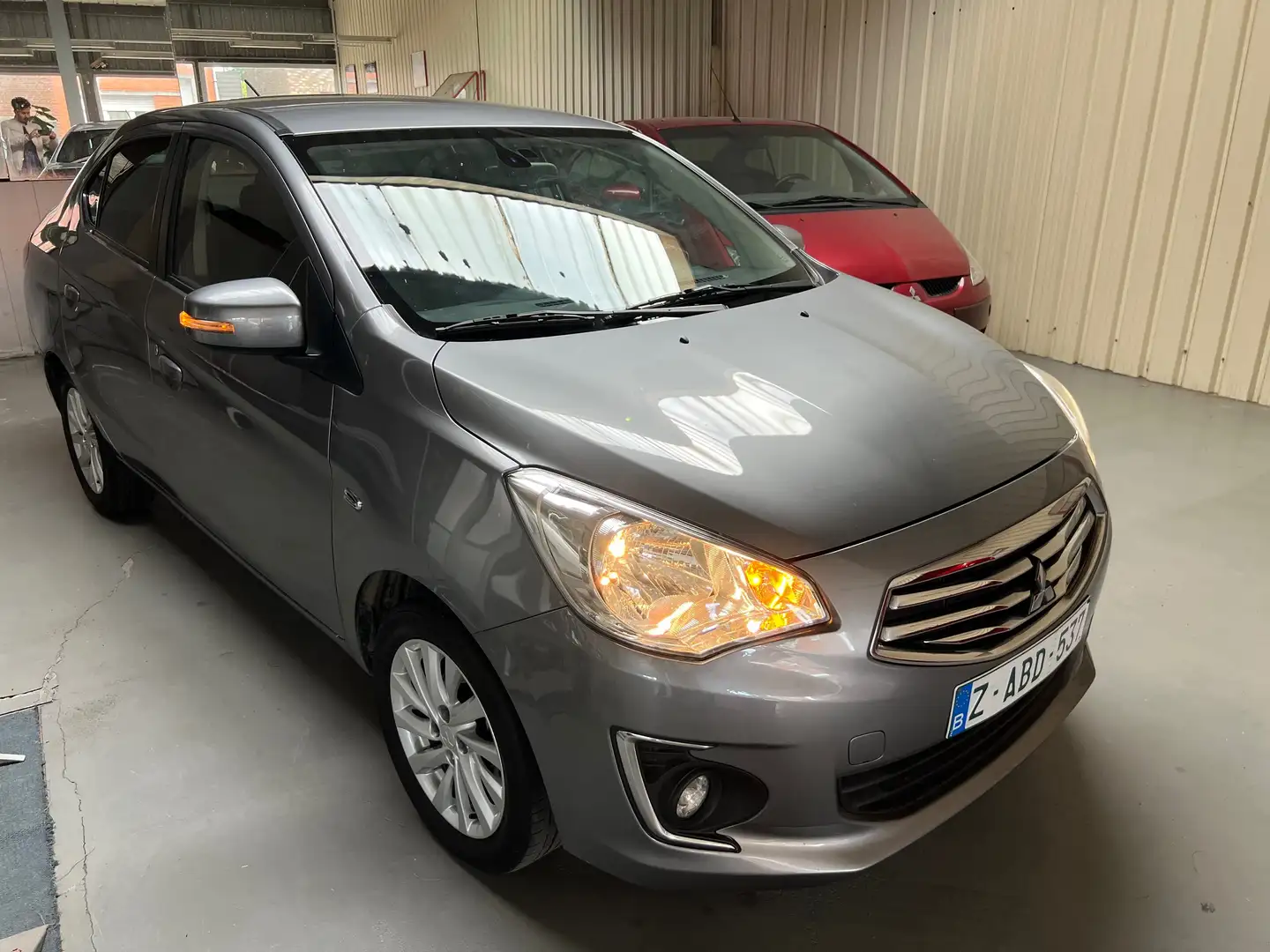 Mitsubishi Attrage Attrage 1.2i* 1ER P* 30000 KM* AIRCO* GARANTIE !! Grijs - 2