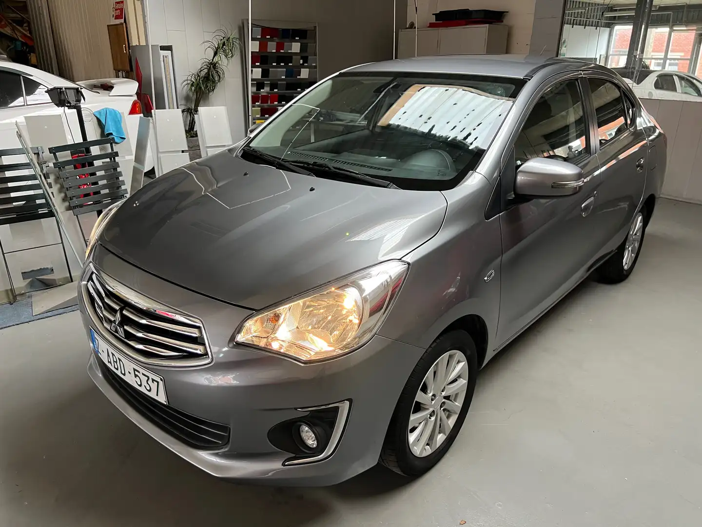 Mitsubishi Attrage Attrage 1.2i* 1ER P* 30000 KM* AIRCO* GARANTIE !! Grijs - 1
