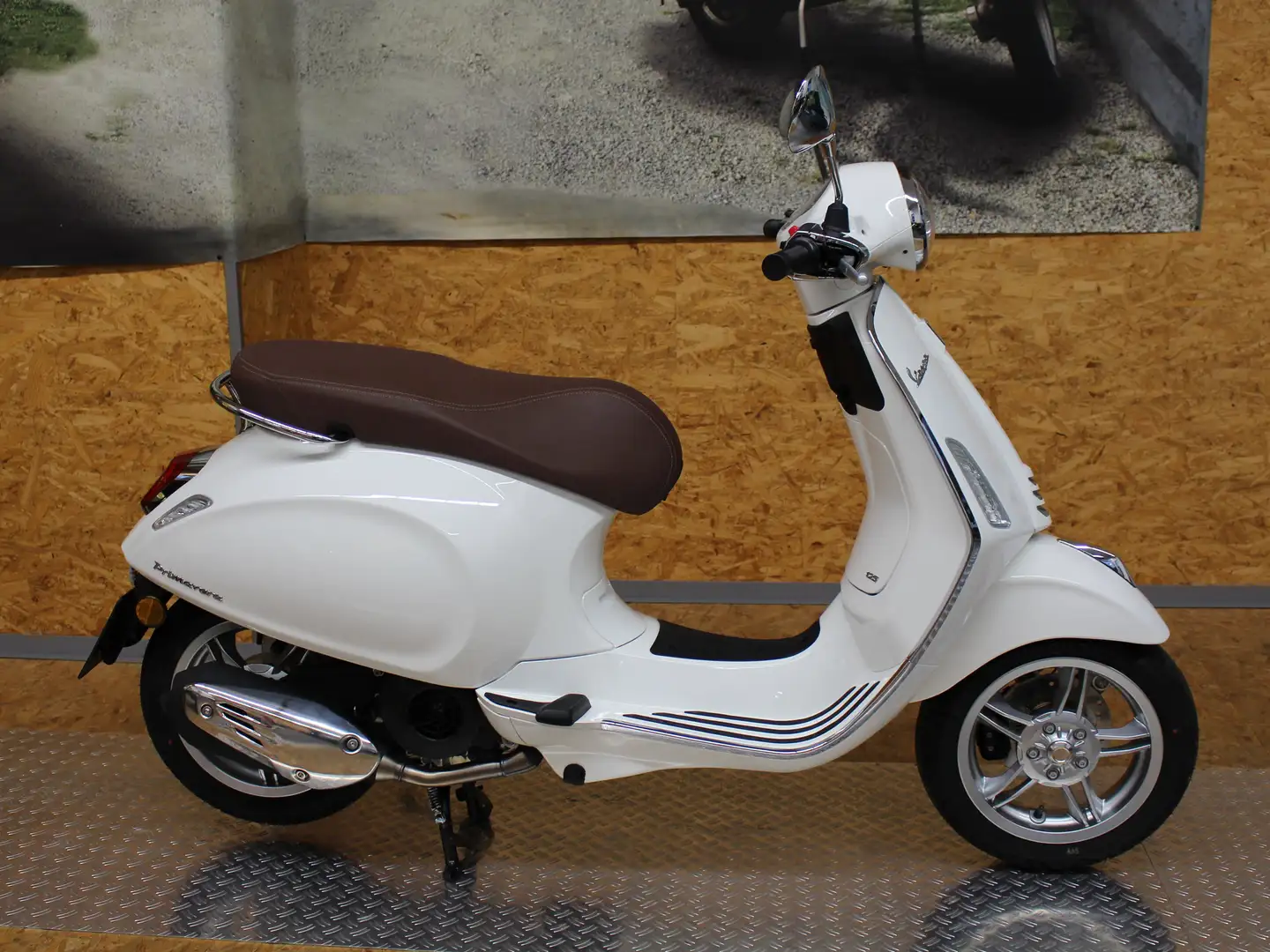 Vespa Primavera 125 Primavera 125 Sitzbank Braun MY25 NEU 4-Jahresga. Weiß - 1