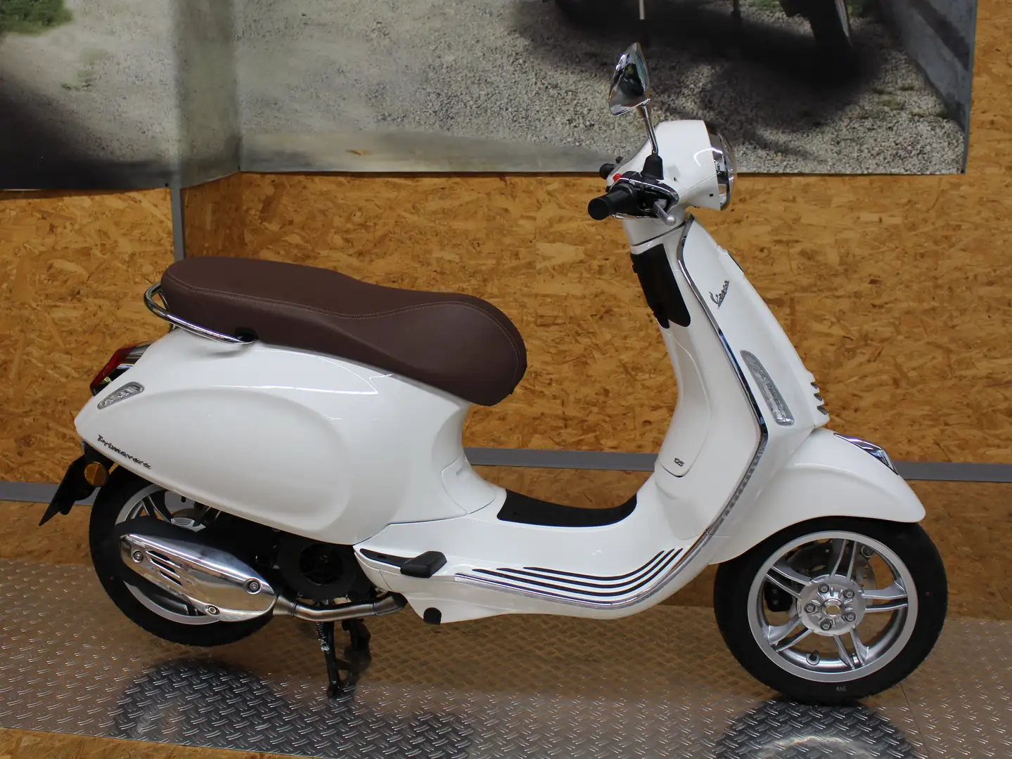 Vespa Primavera 125 Primavera 125 Sitzbank Braun MY25 NEU 4-Jahresga. Weiß - 2