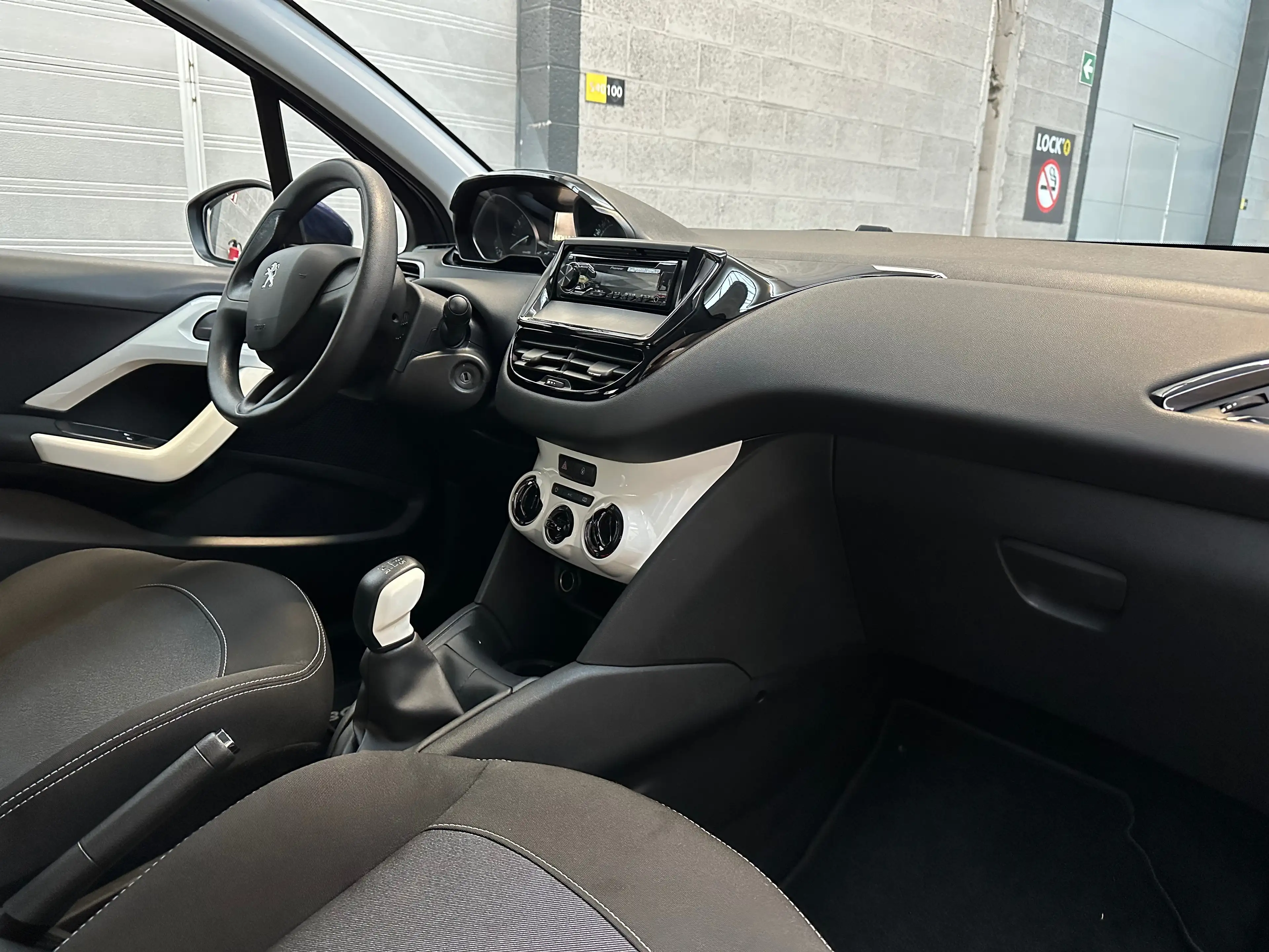 Peugeot 208 208 1.0i PureTech Like — photo 12
