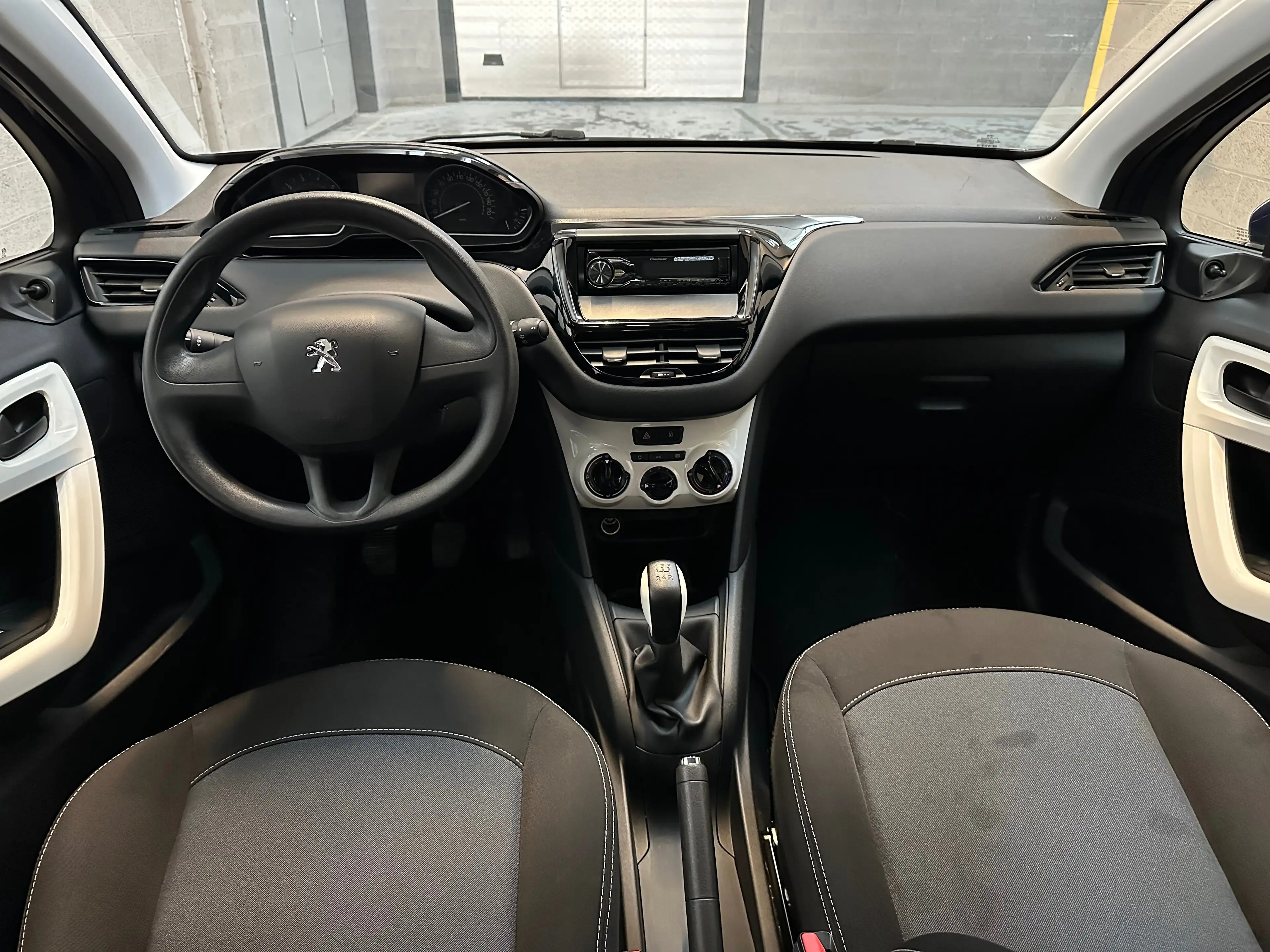 Peugeot 208 208 1.0i PureTech Like — photo 9