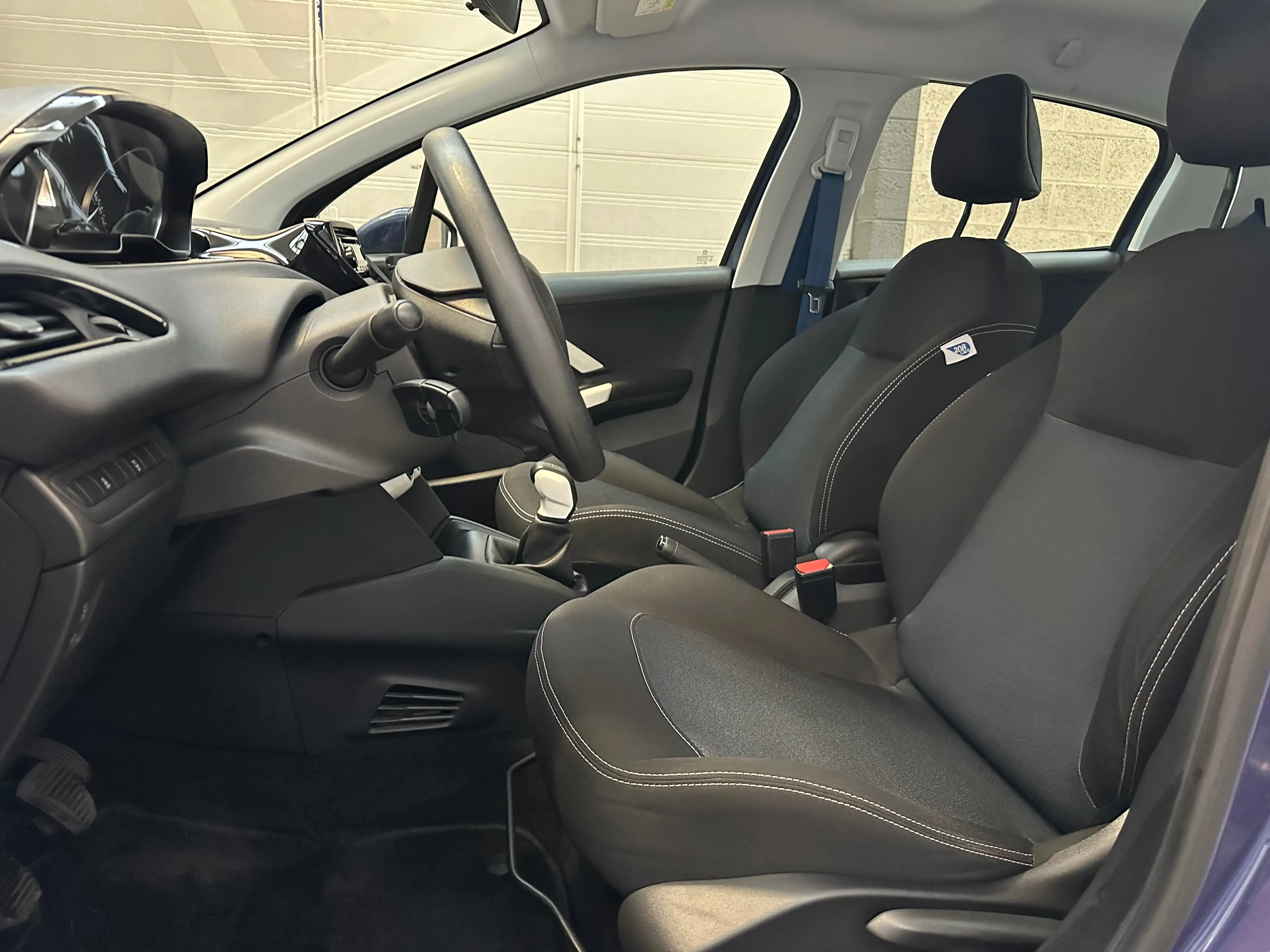 Peugeot 208 208 1.0i PureTech Like — photo 7