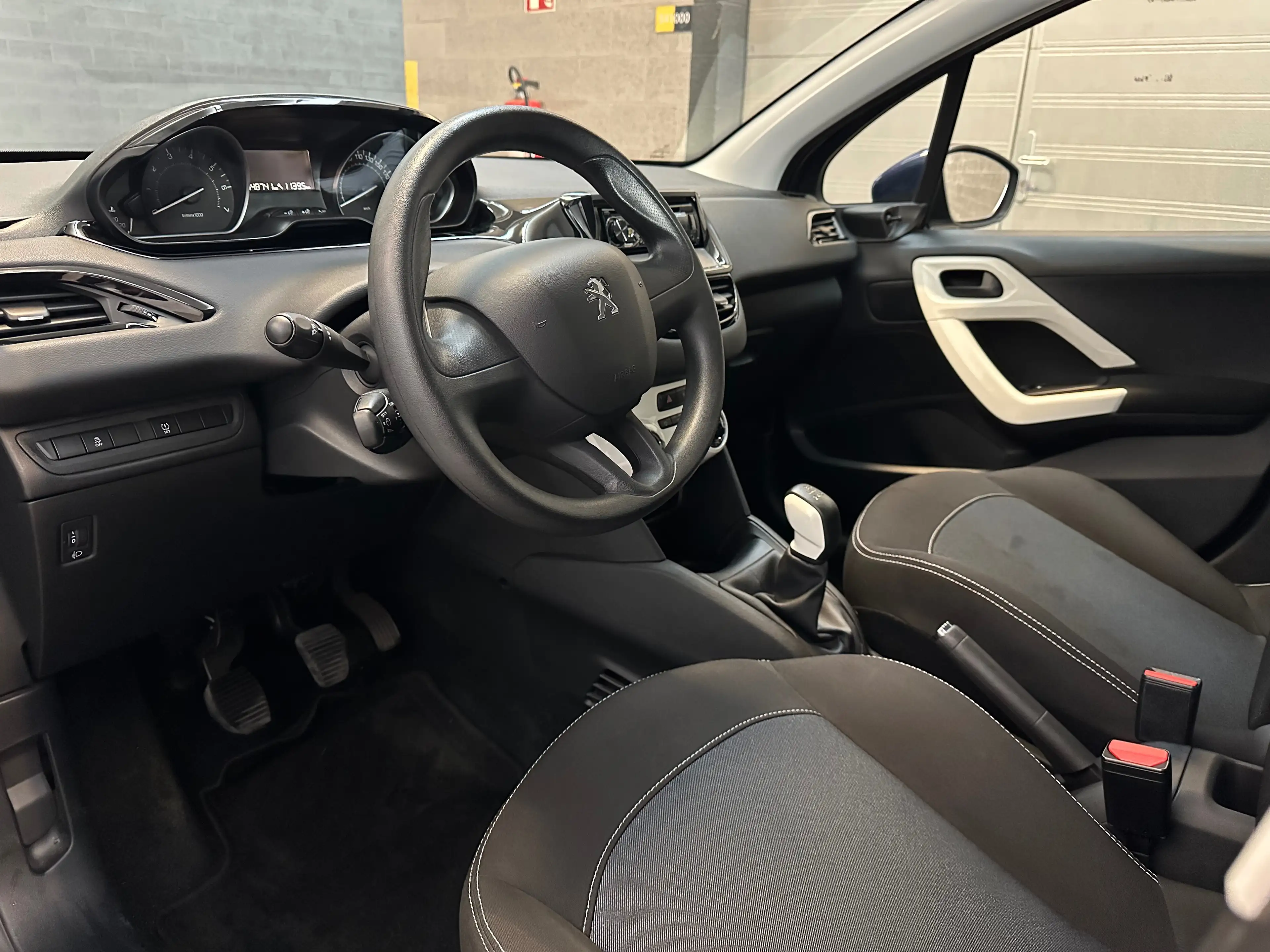 Peugeot 208 208 1.0i PureTech Like — photo 8