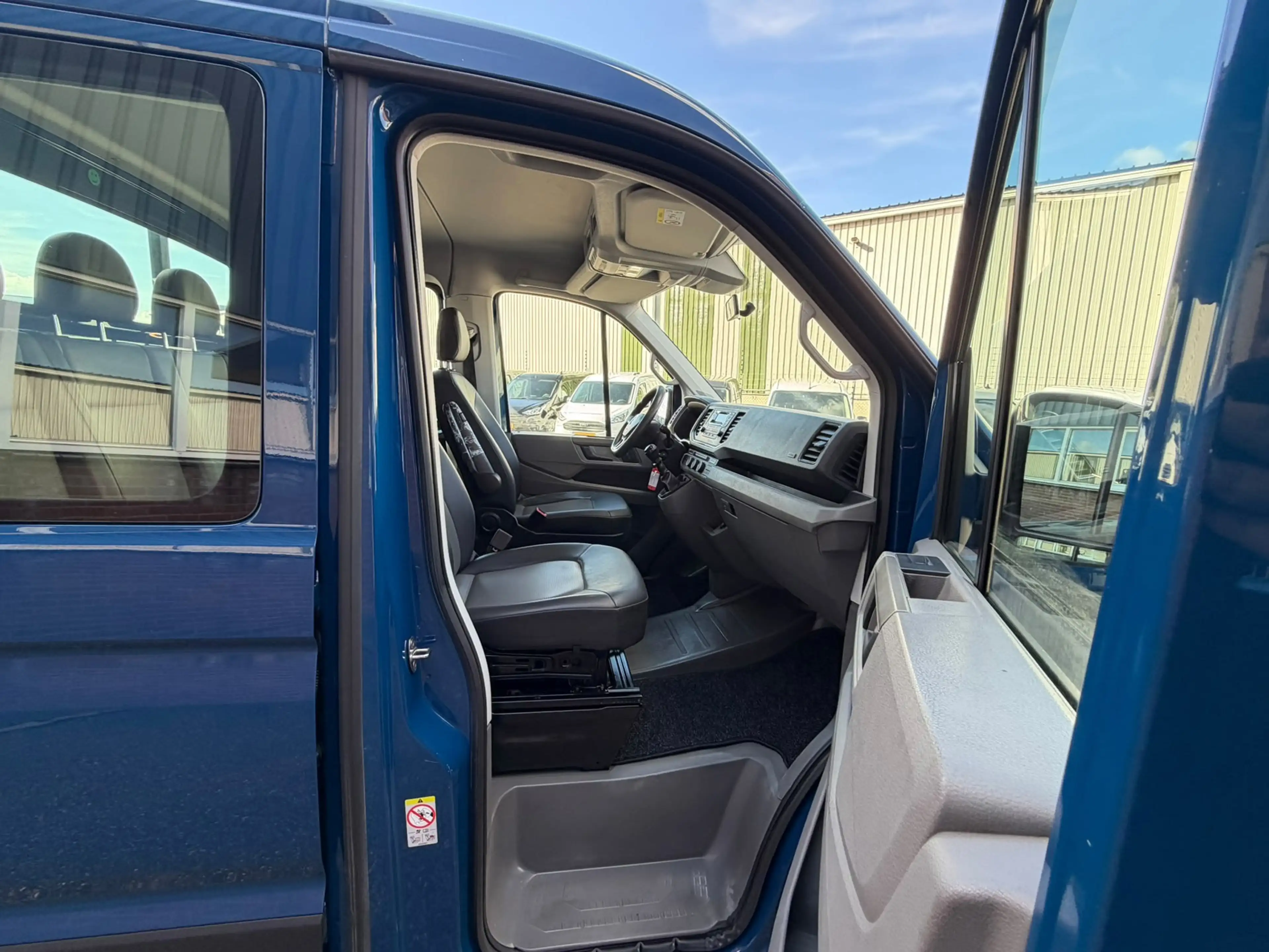 Volkswagen Crafter 35 2.0 TDI Pickup / DC / HIAB Kraan / Trekhaak 6 p — photo 4