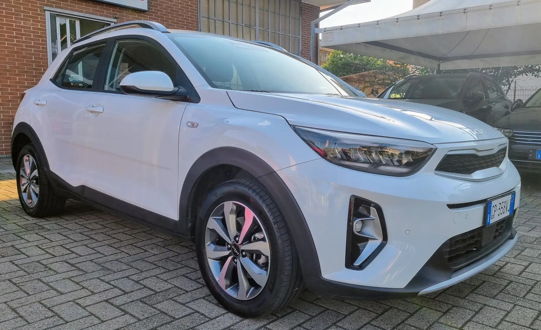 Kia Stonic Stonic 1.2 dpi Urban Special Edition gpl 82cv Bianco - 2