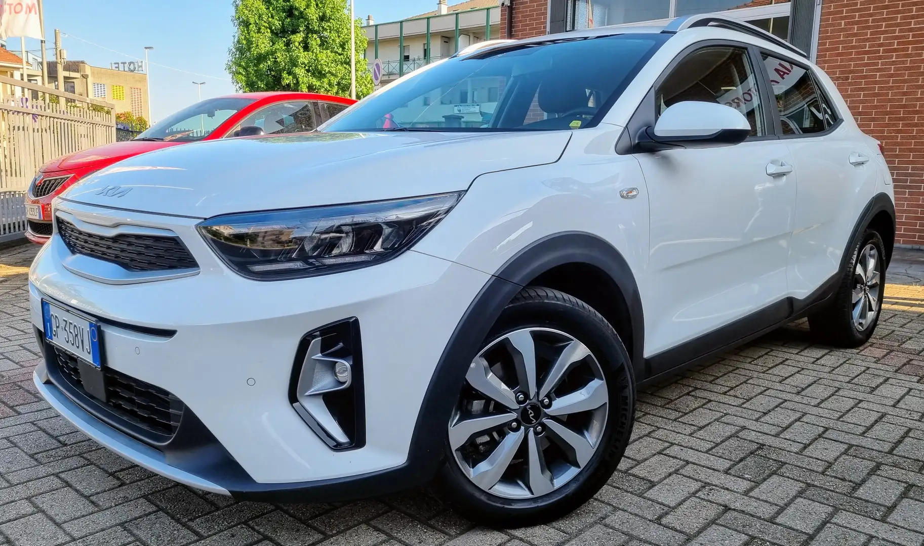 Kia Stonic Stonic 1.2 dpi Urban Special Edition gpl 82cv Bianco - 1