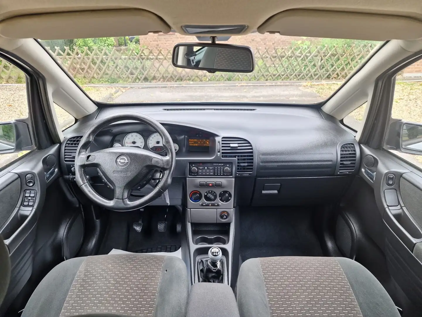 Opel Zafira A Edition 7.Sitze/ Klima/ Navigation Stříbrná - 2