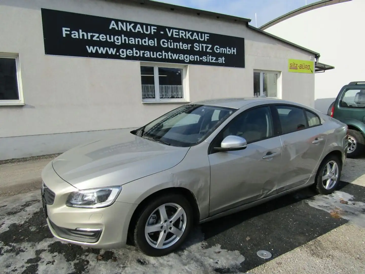 Volvo S60 Kinetic Braun - 1