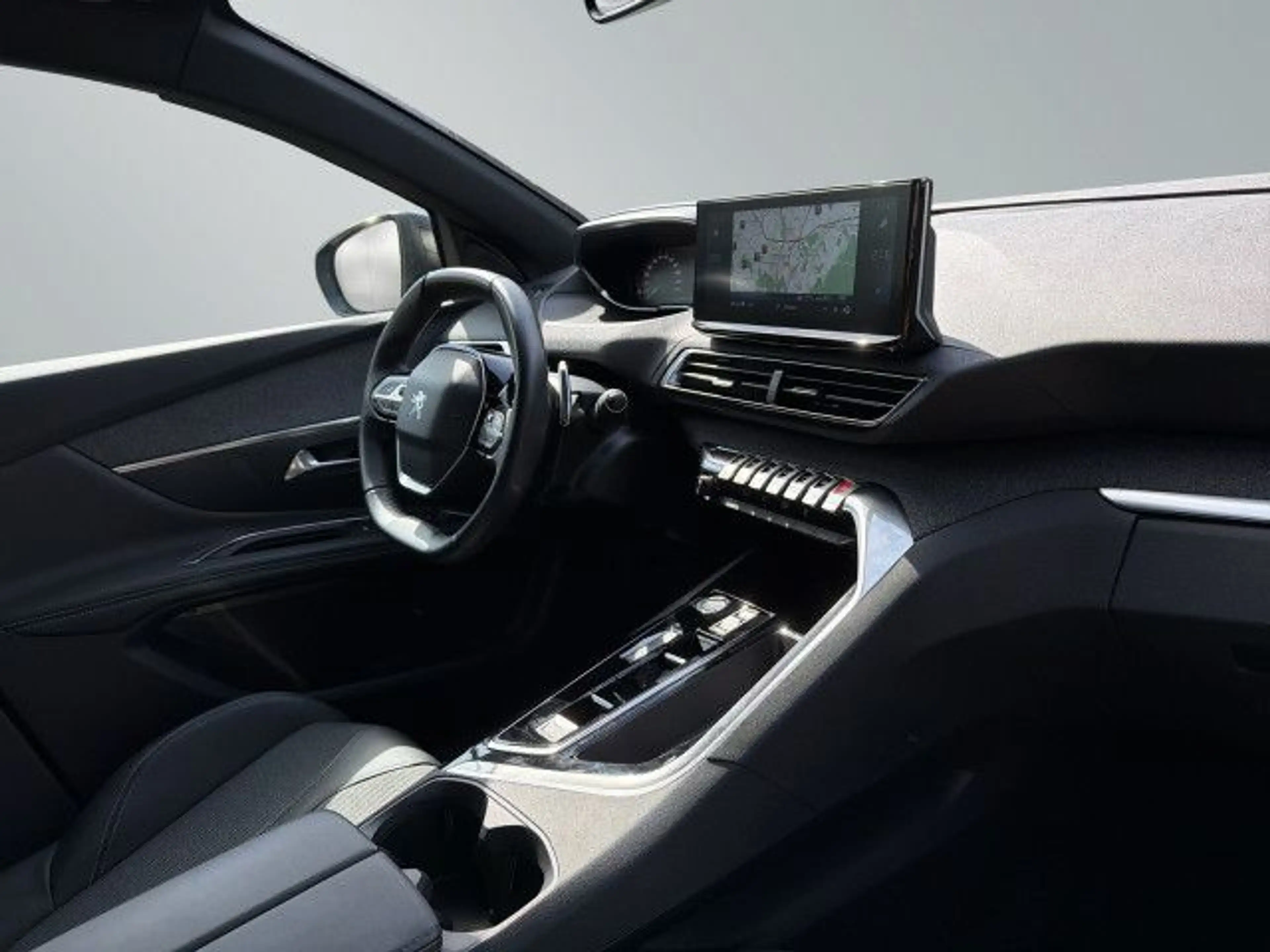 Peugeot 3008 1.5 BlueHDi 130 EAT8 / R-Kamera / CarPlay — photo 15