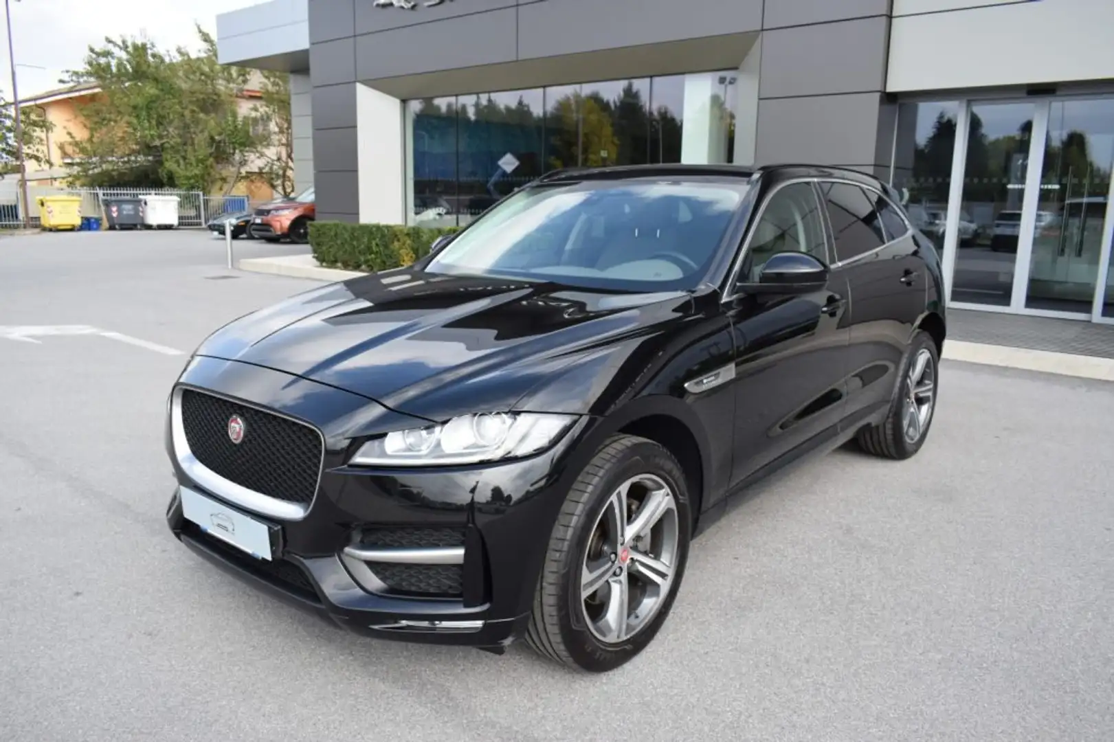 Jaguar F-Pace 3.0 D V6 300 CV AWD aut. R-Sport Noir - 1