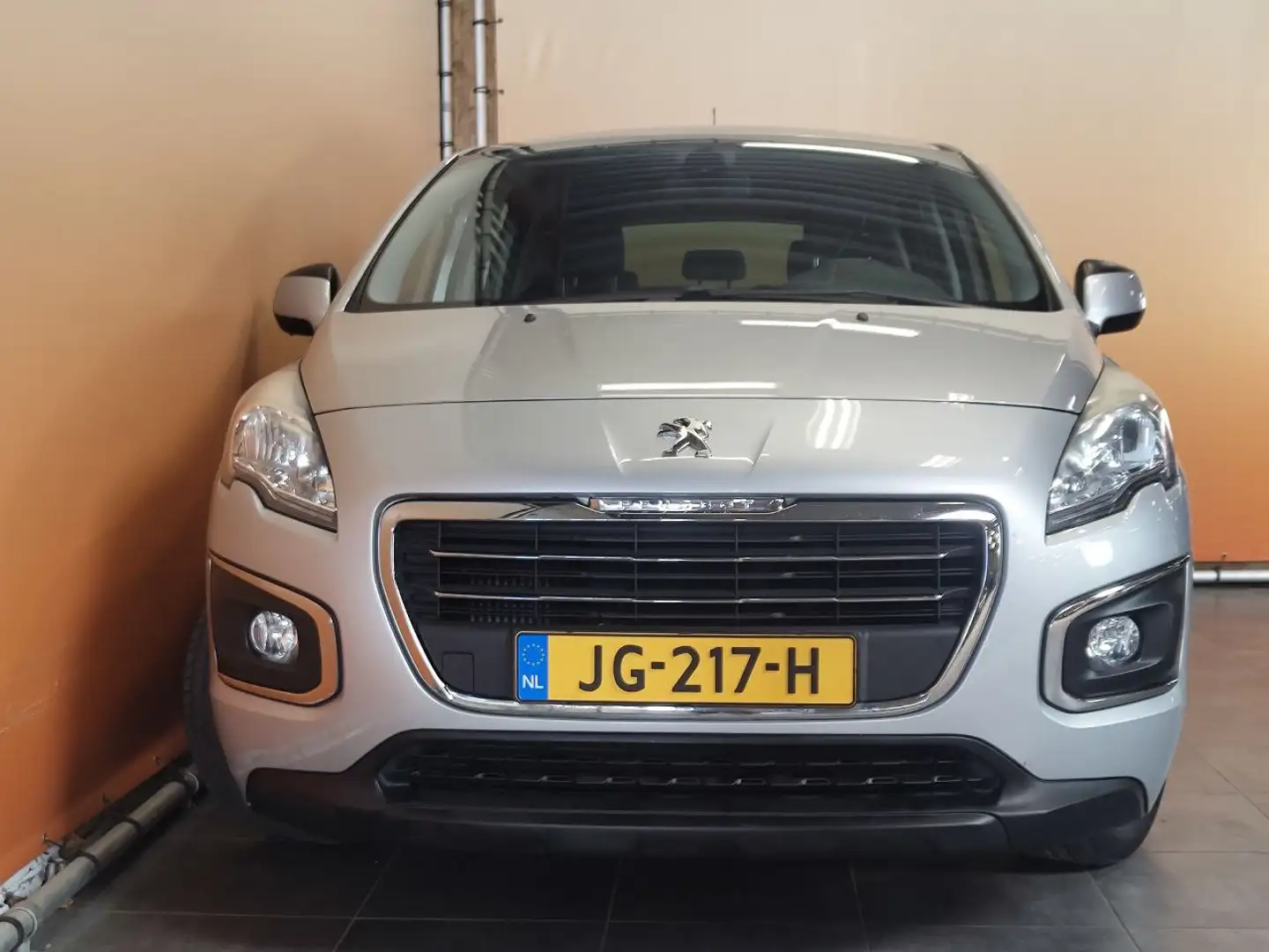 Peugeot 3008 1.6 HDi Active trekhaak | clima | lage km stand Gris - 2