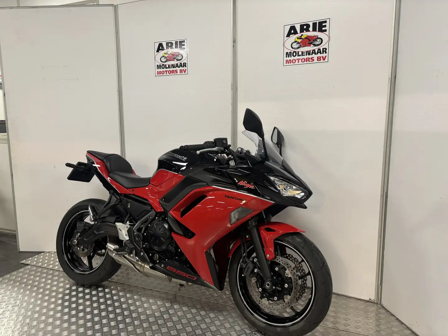 Kawasaki Ninja 650 40th Anniversary Rood - 2