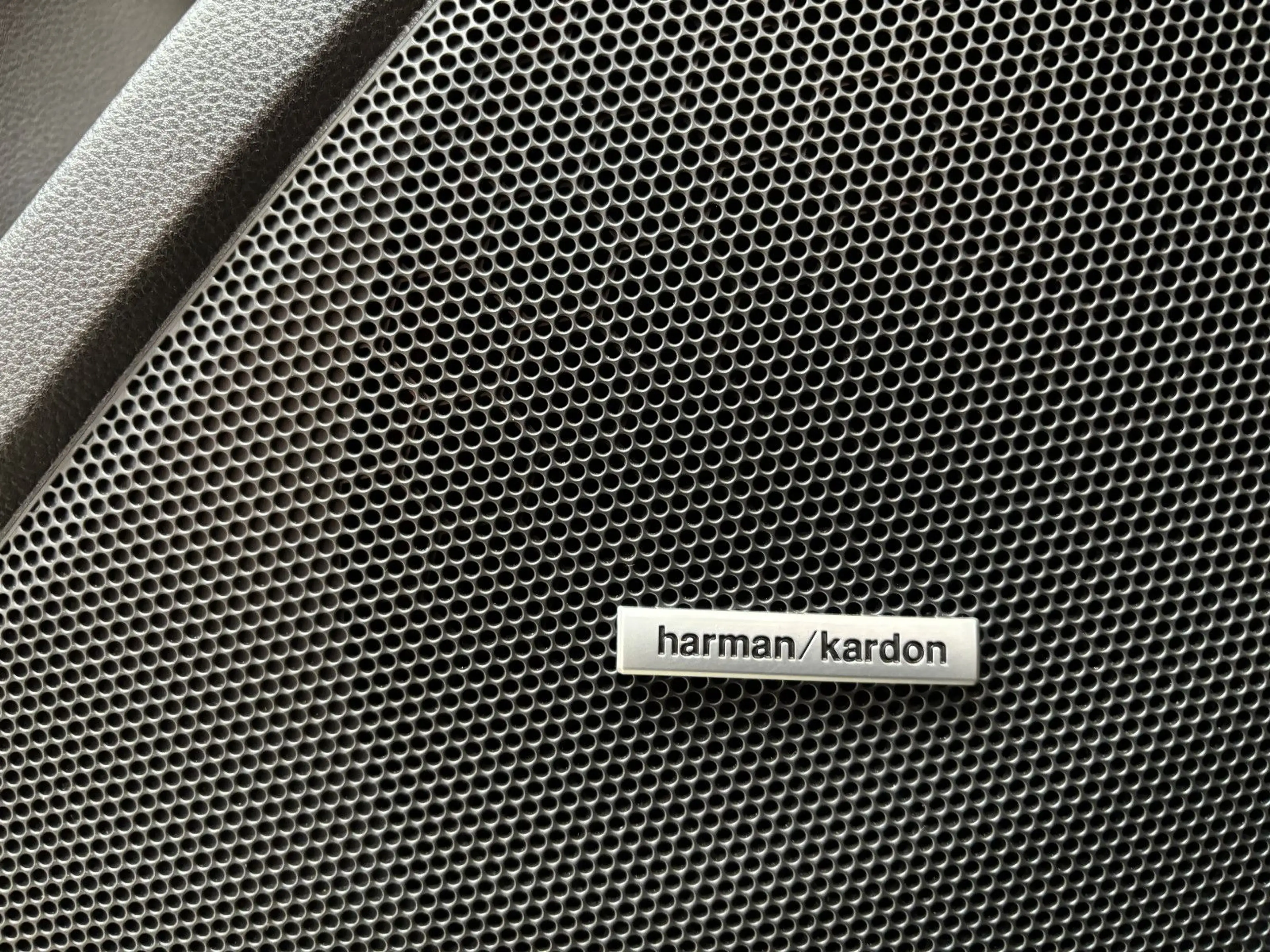 Subaru Forester Edition Black Platinum — photo 8