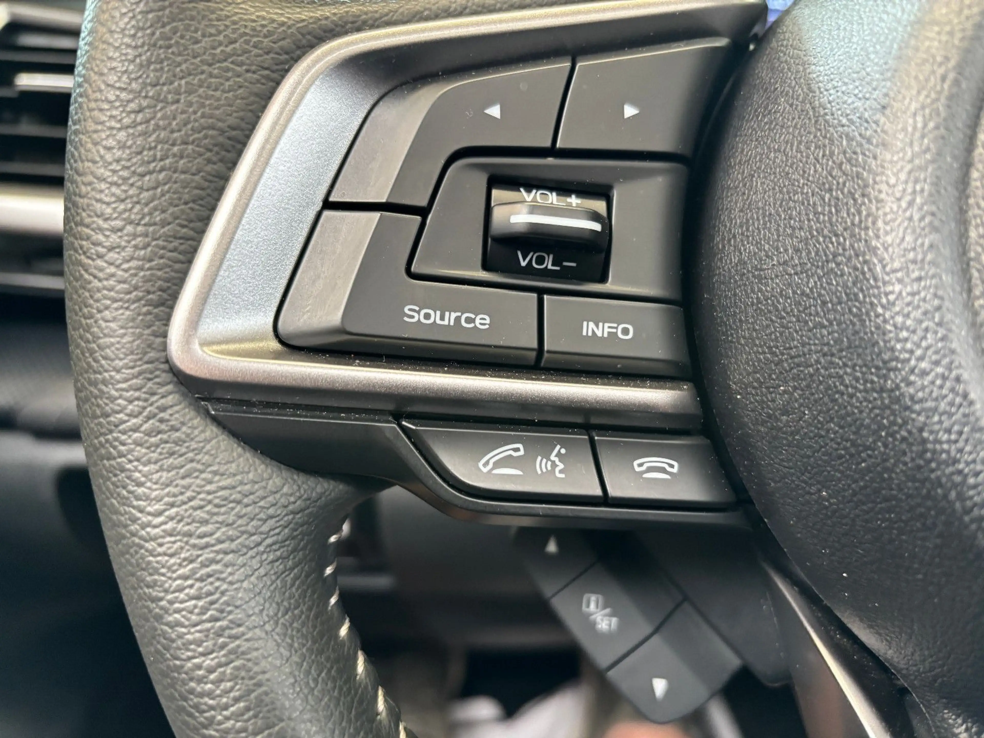 Subaru Forester Edition Black Platinum — photo 12