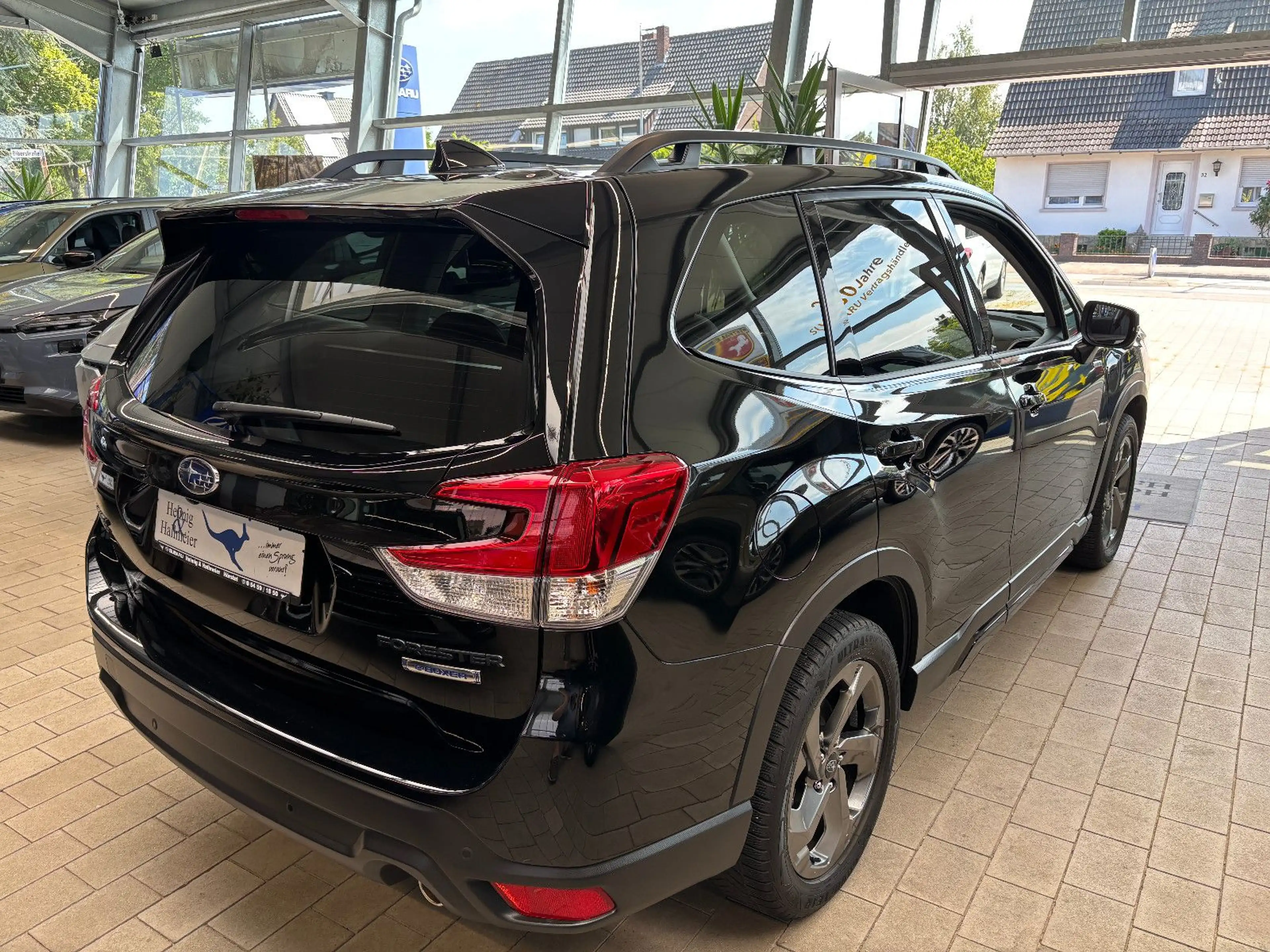 Subaru Forester Edition Black Platinum — photo 4