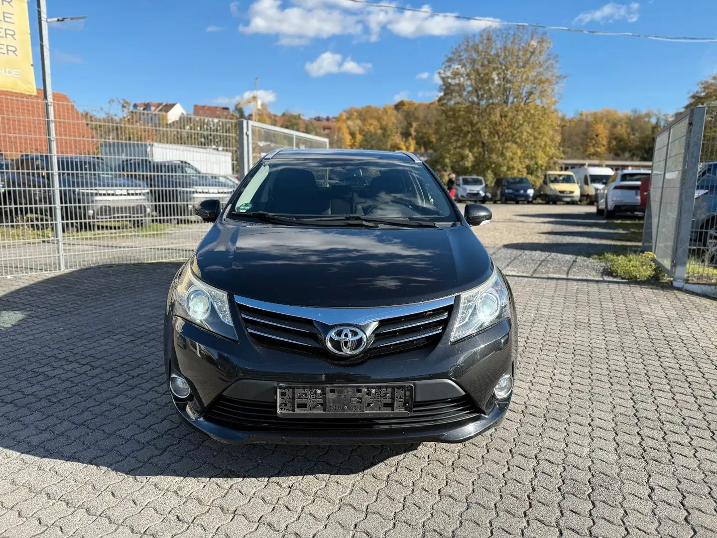 Toyota Avensis 2.2 D-4D Automatik Xenon CarPlay AHK SHZ Schwarz - 2
