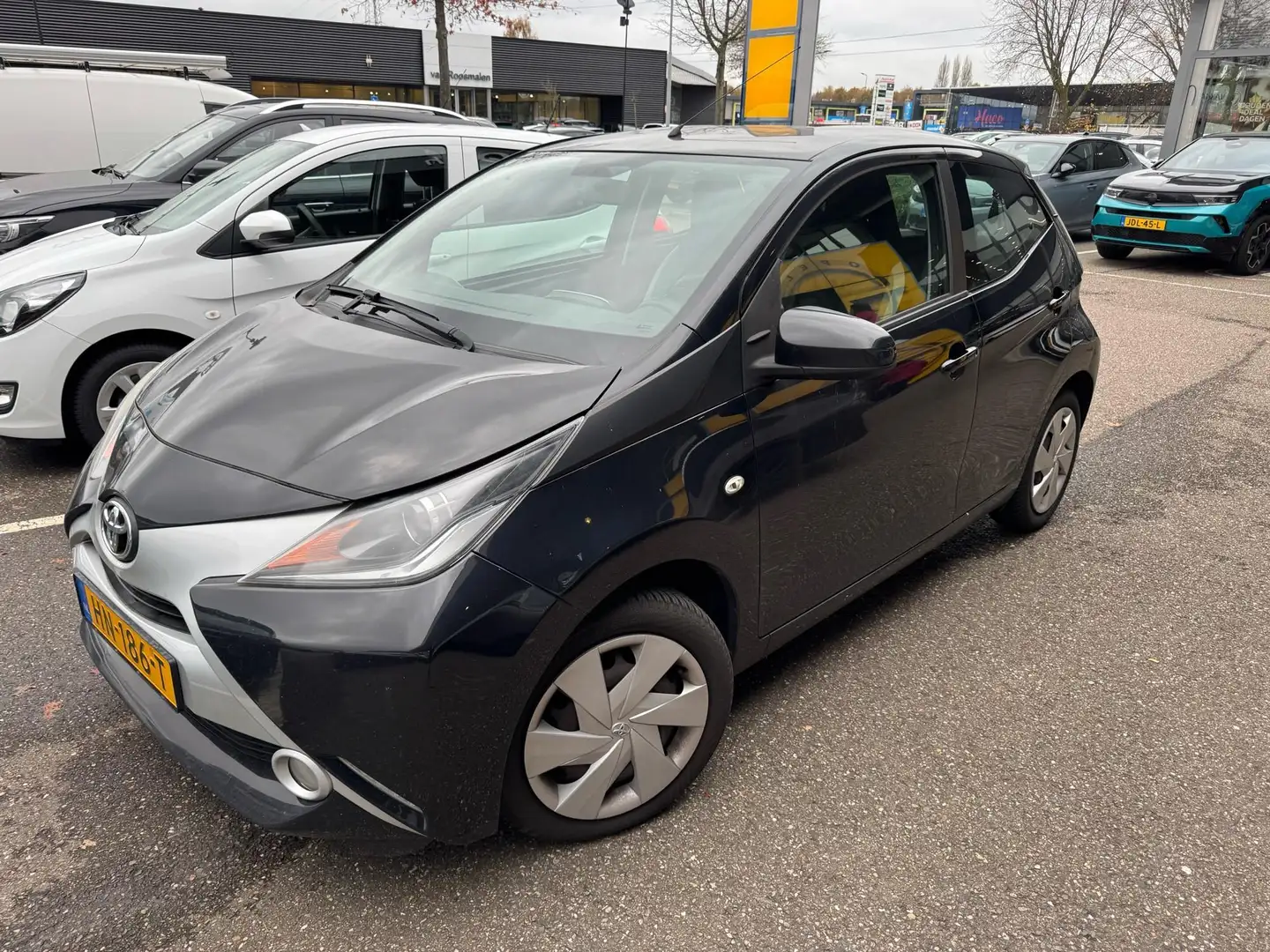 Toyota Aygo 1.0 VVT-i x-play | 69pk | Camera | Dealer Onderhou Schwarz - 2