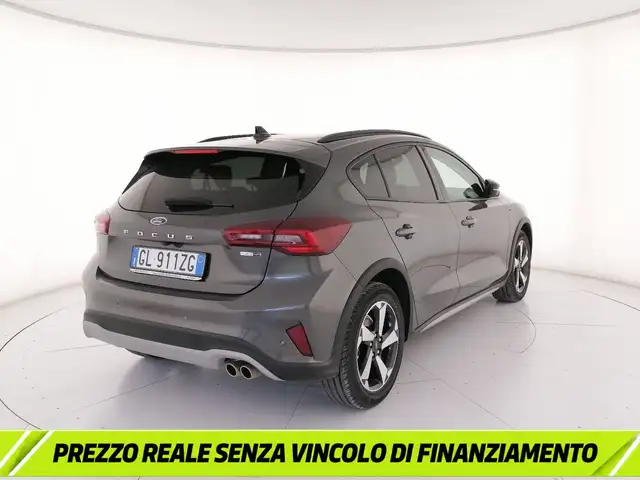 Ford Focus view 2