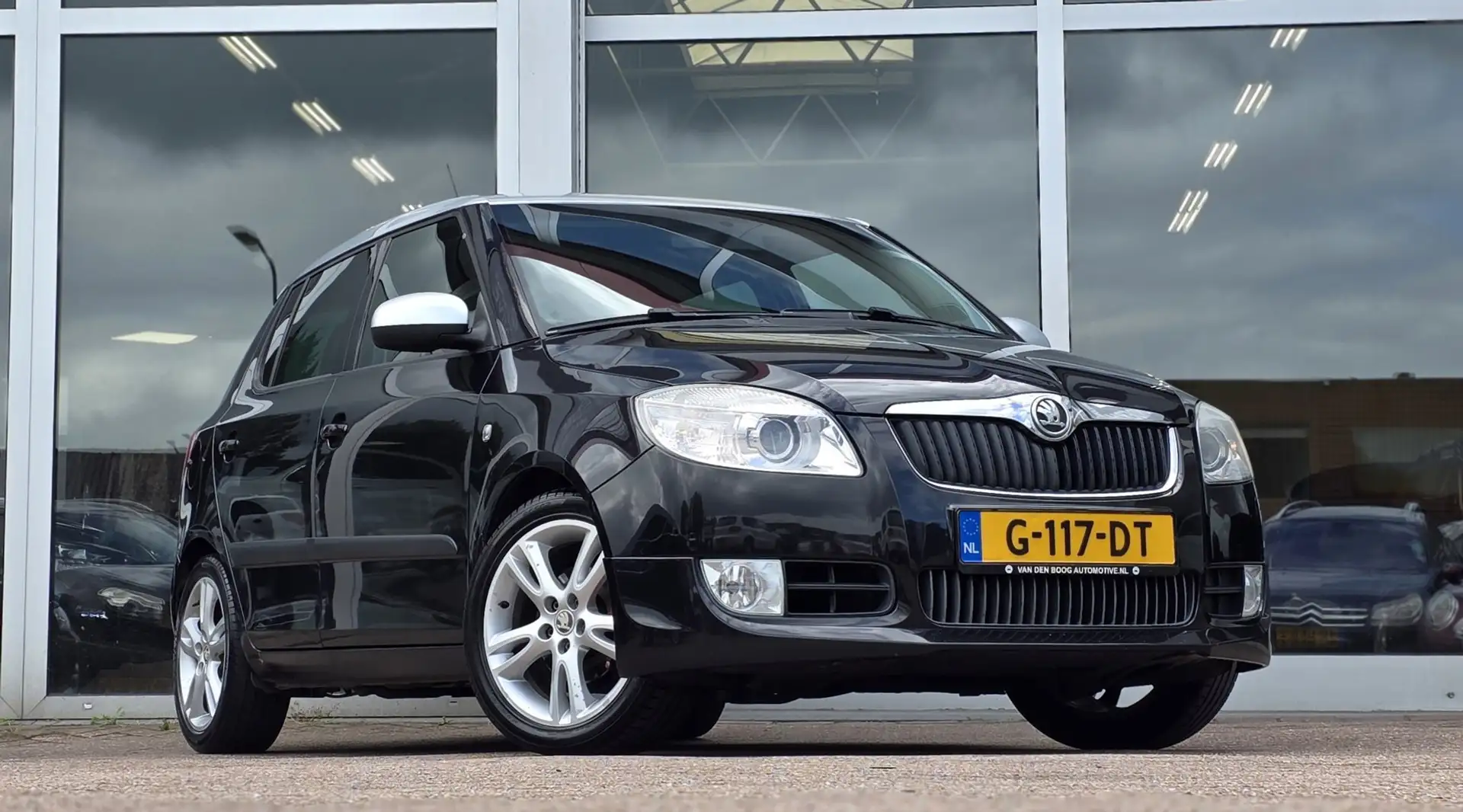 Skoda Fabia 1.6i 16V Elegance 100% Onderhouden Cruise Control Zwart - 2