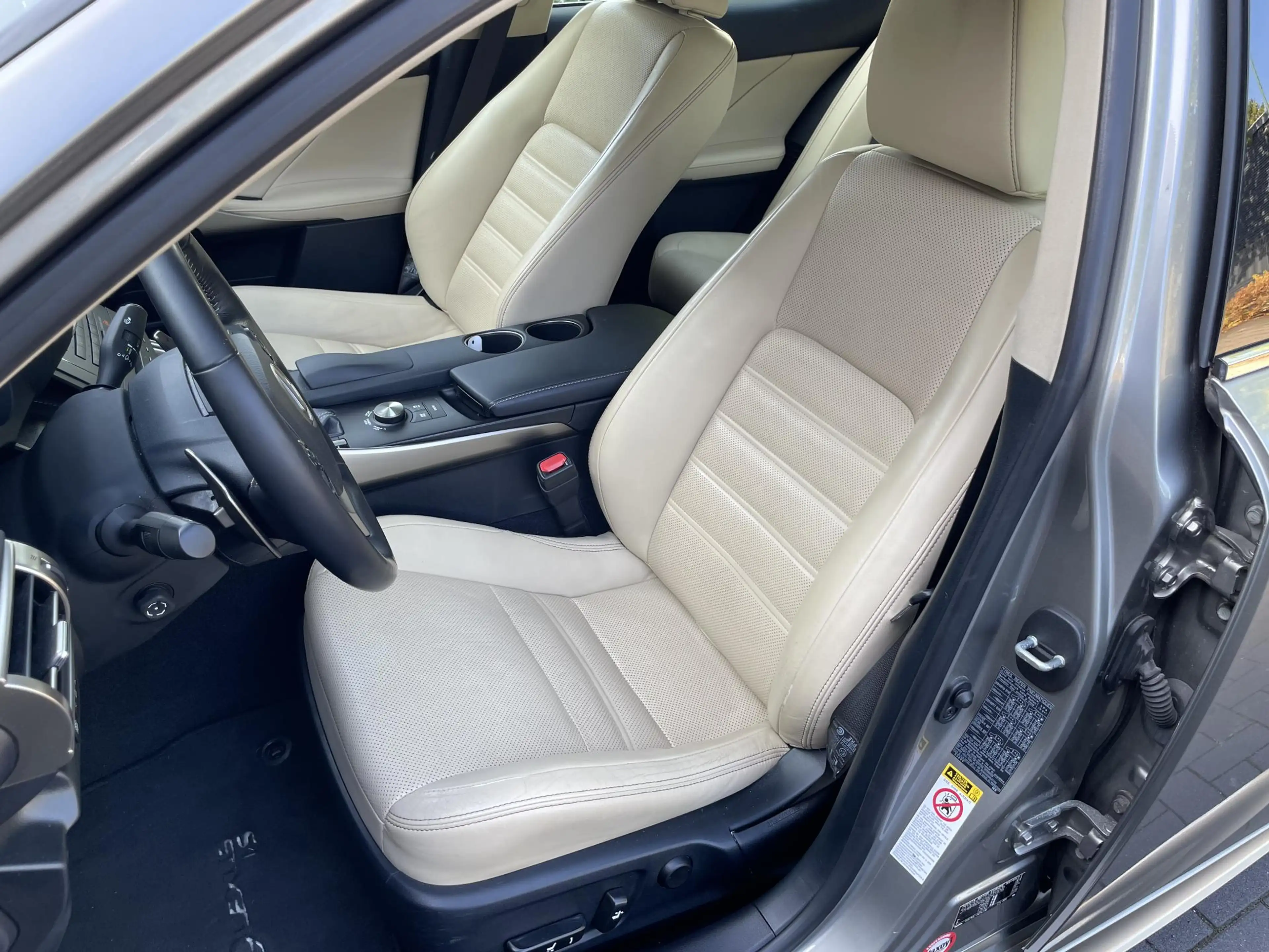Lexus IS 300 300h Hybrid Luxury Line Dealer onderhouden. — photo 12