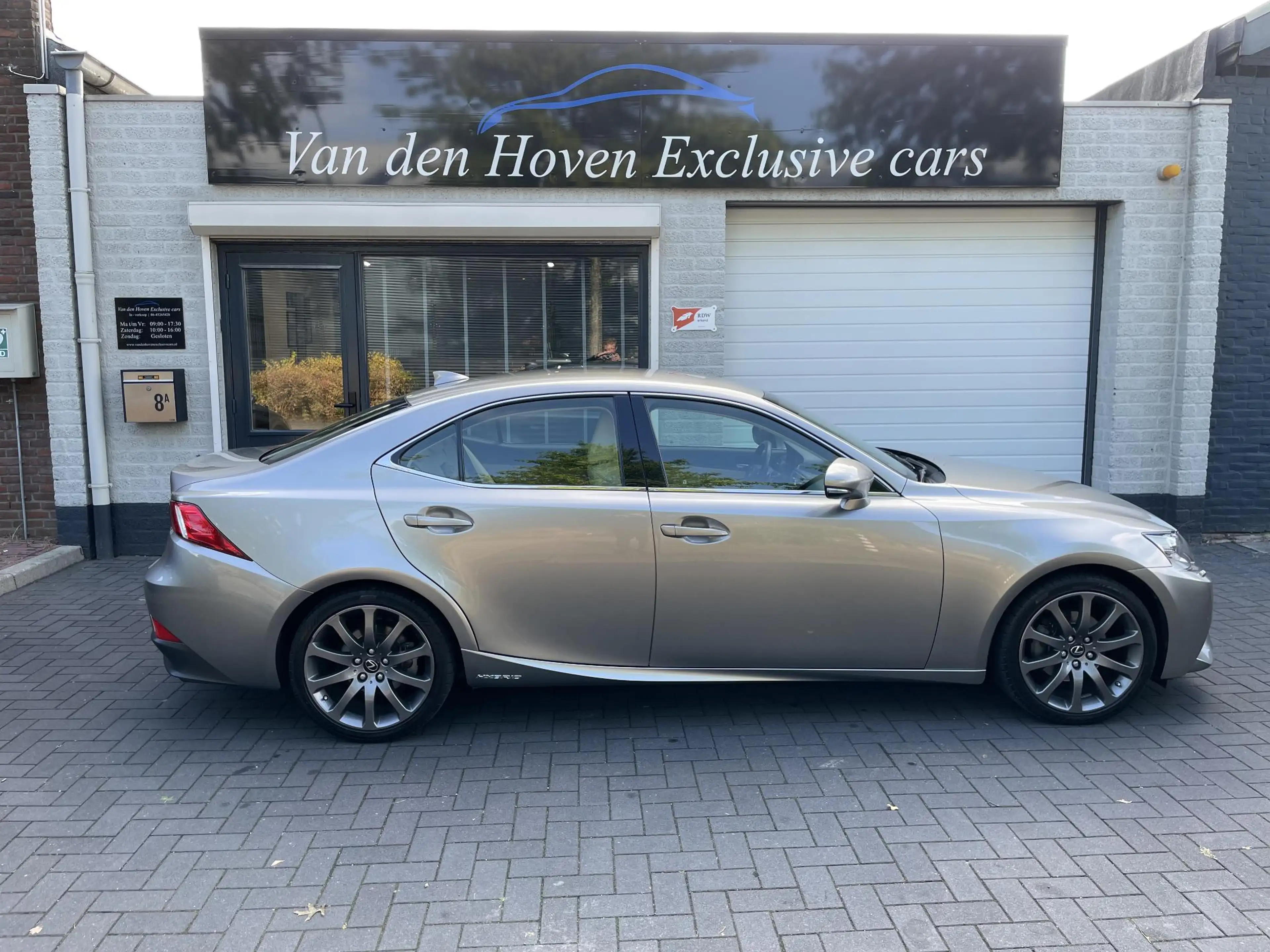 Lexus IS 300 300h Hybrid Luxury Line Dealer onderhouden. — photo 4