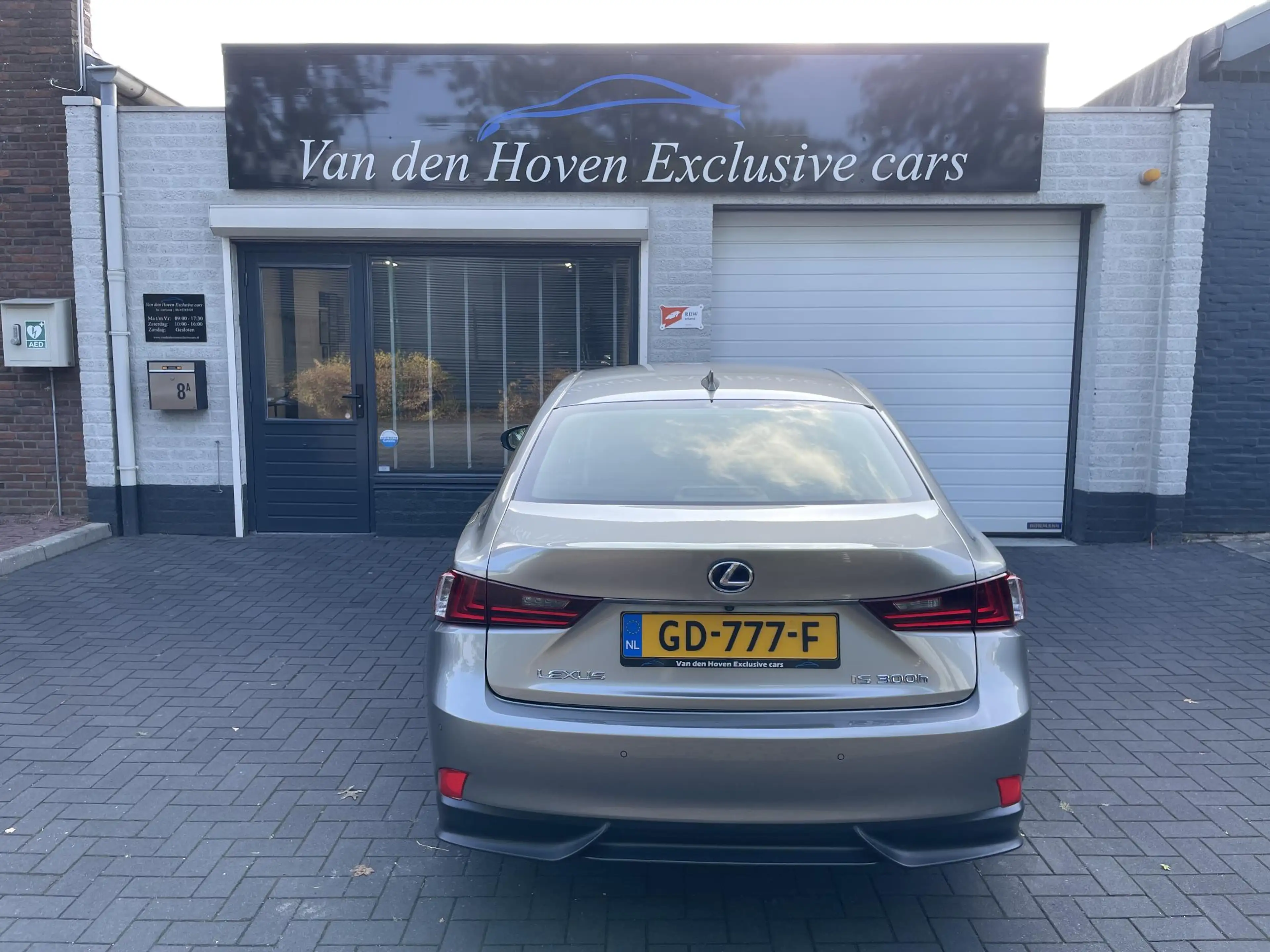 Lexus IS 300 300h Hybrid Luxury Line Dealer onderhouden. — photo 7