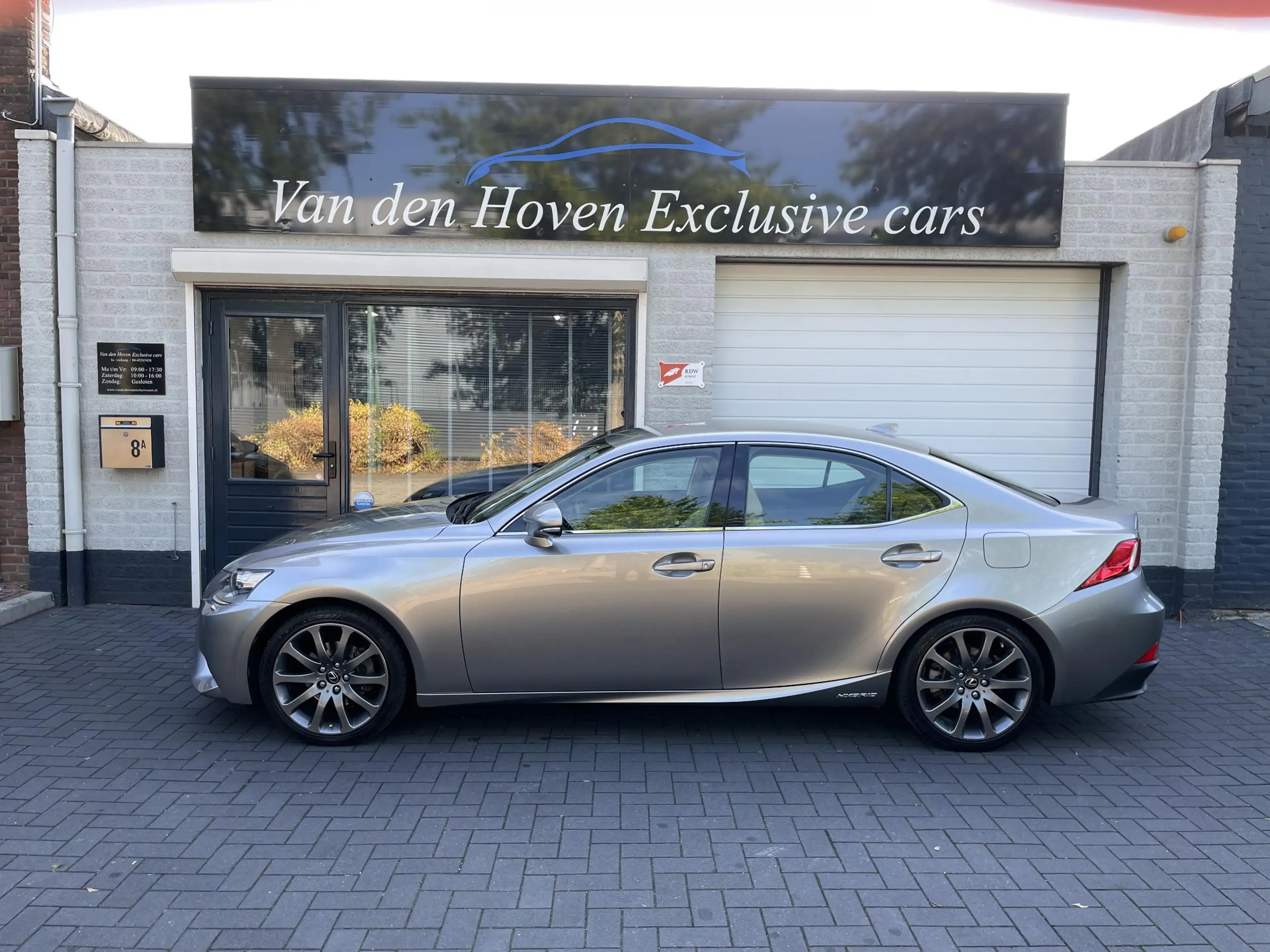Lexus IS 300 300h Hybrid Luxury Line Dealer onderhouden. — photo 5