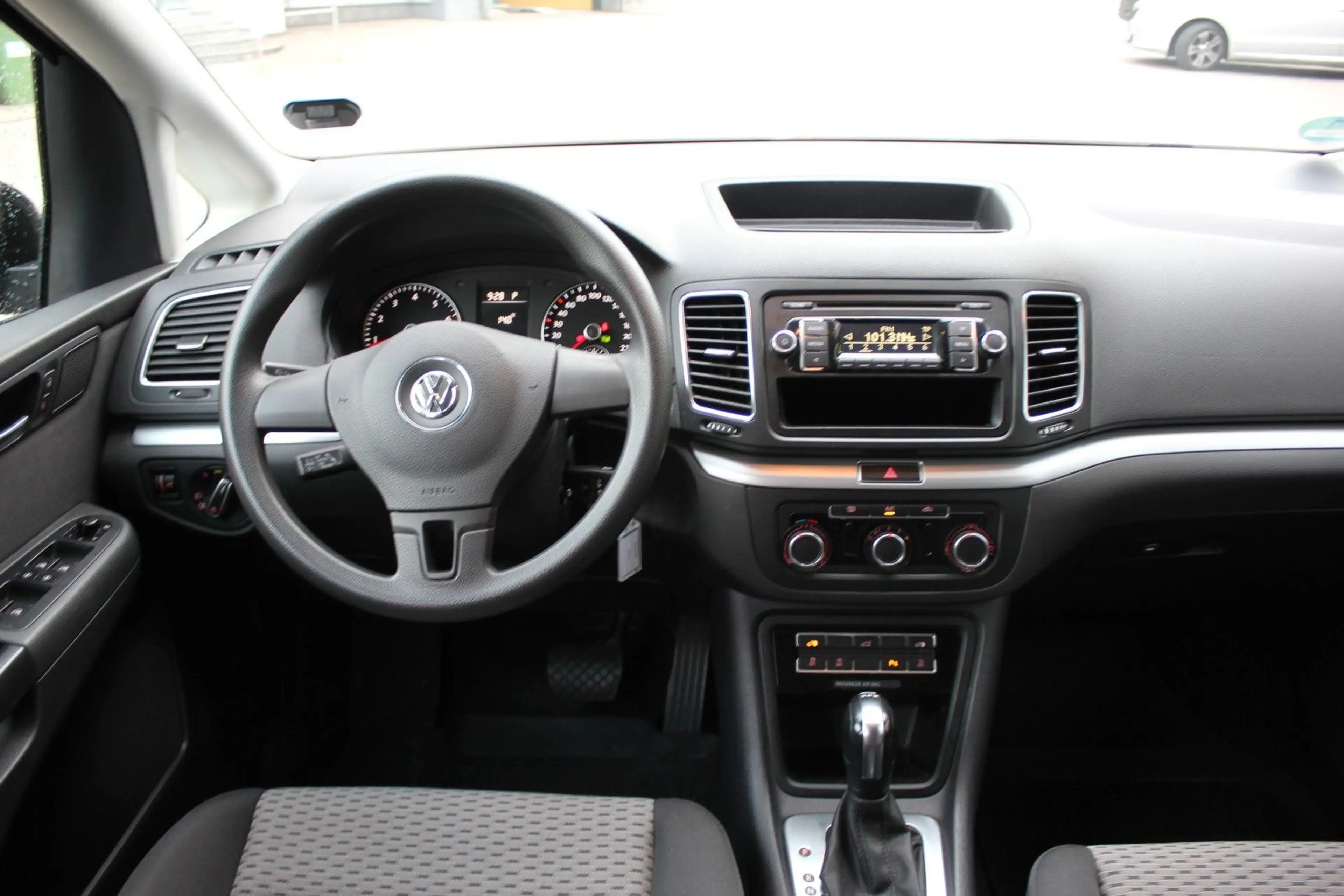 Volkswagen Sharan Trendline 1.4 TSI DSG,PDC,AHK,Xenon — photo 14
