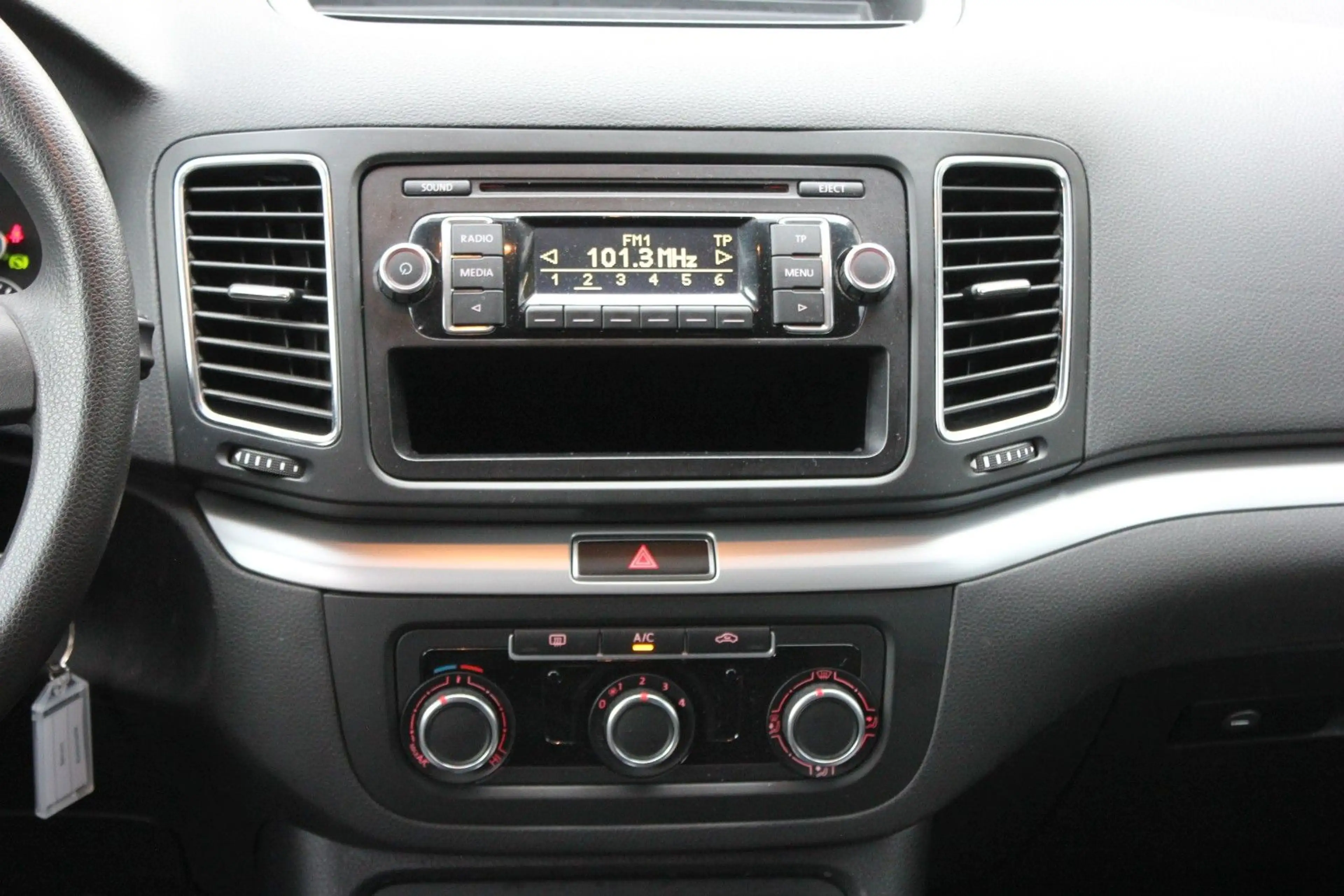 Volkswagen Sharan Trendline 1.4 TSI DSG,PDC,AHK,Xenon — photo 15
