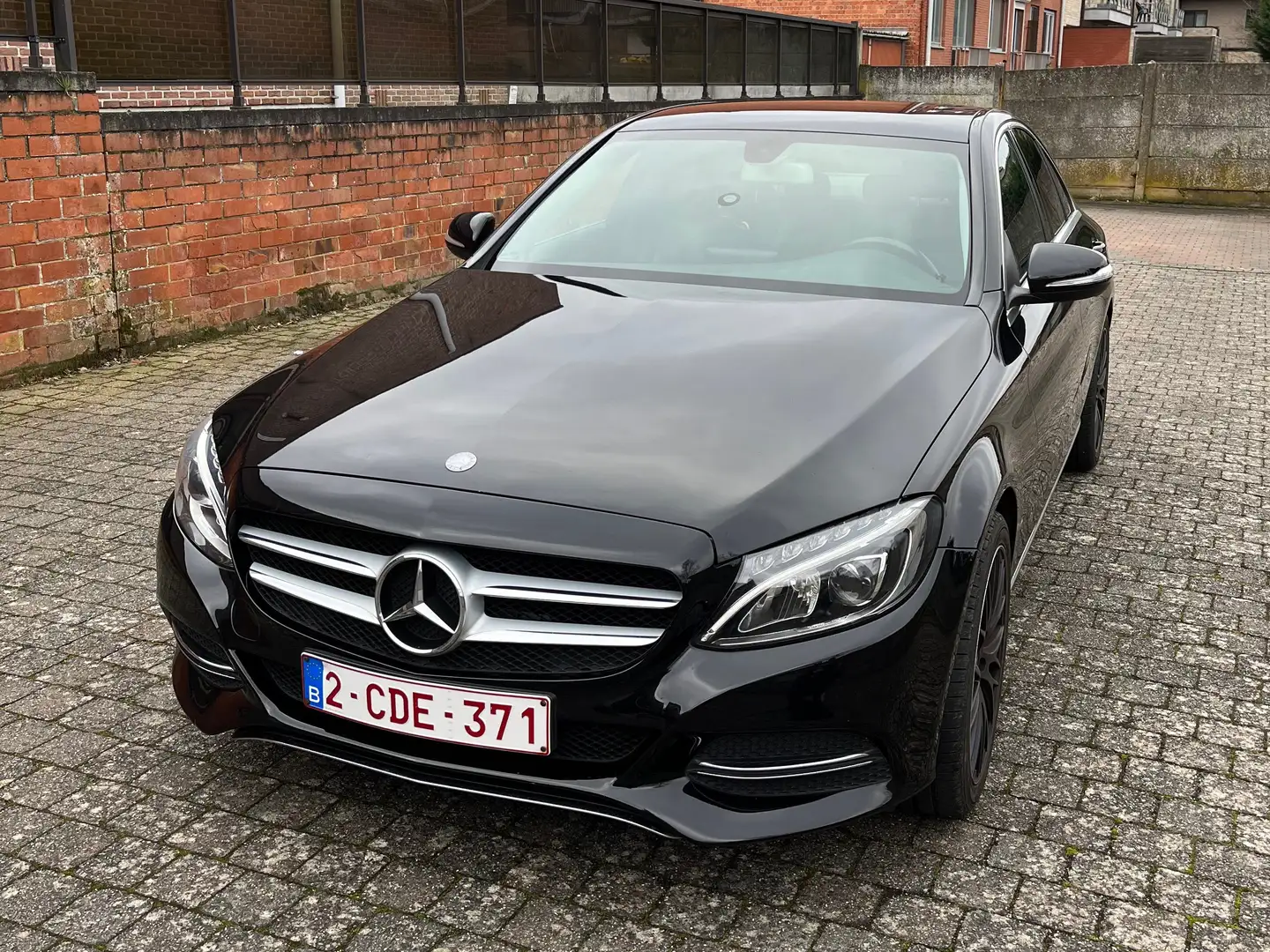 Mercedes-Benz 180 AMG Line Zwart - 2