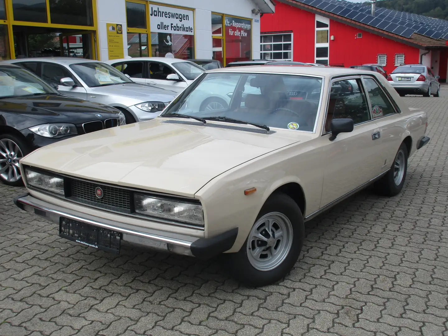 Fiat 130 Coupe Beige - 2