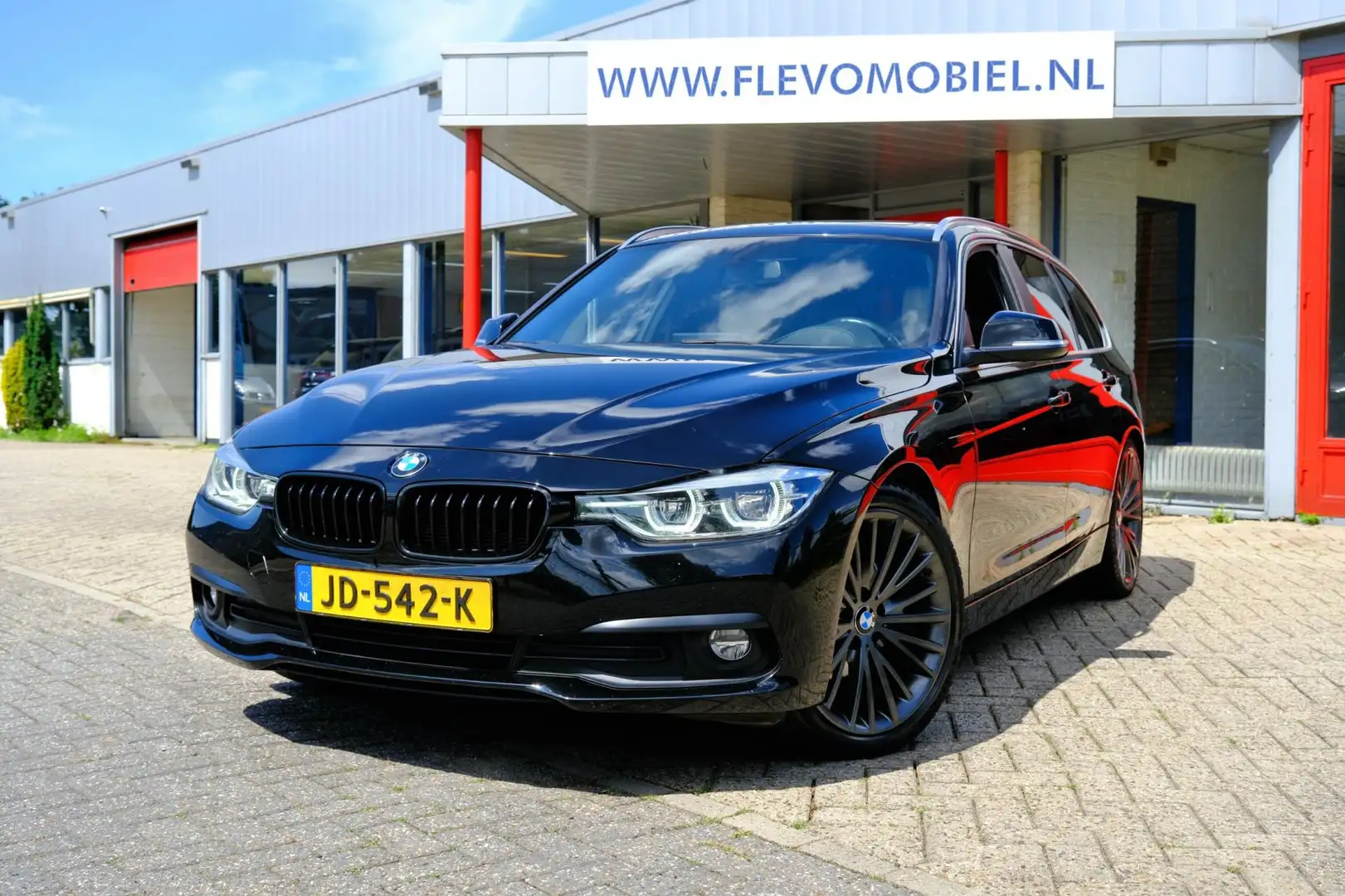 BMW 320 3-serie Touring 320d EDE Corporate Lease Essential Zwart - 1