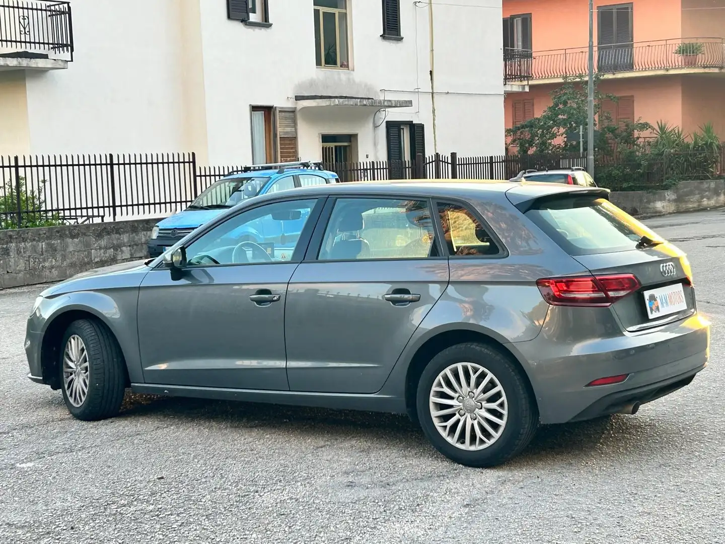Audi A3 Sportback 1.6 tdi 110cv Grijs - 2