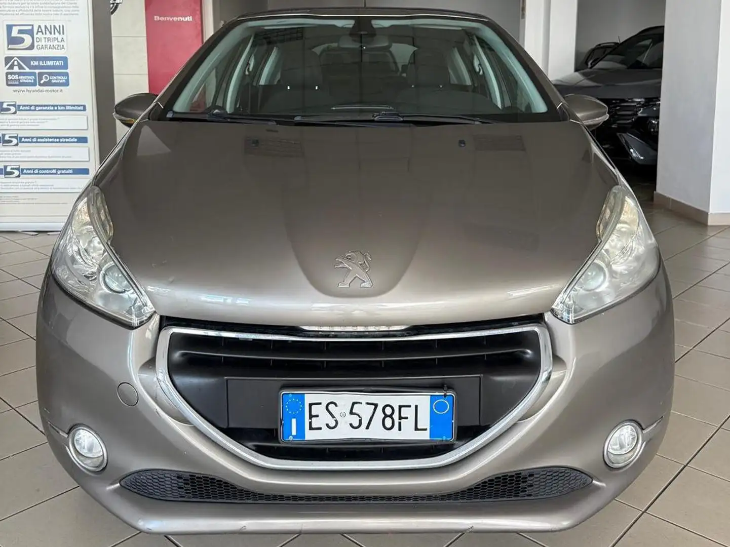Peugeot 208 208 I 2012 5p 1.4 hdi 8v Business Gris - 1