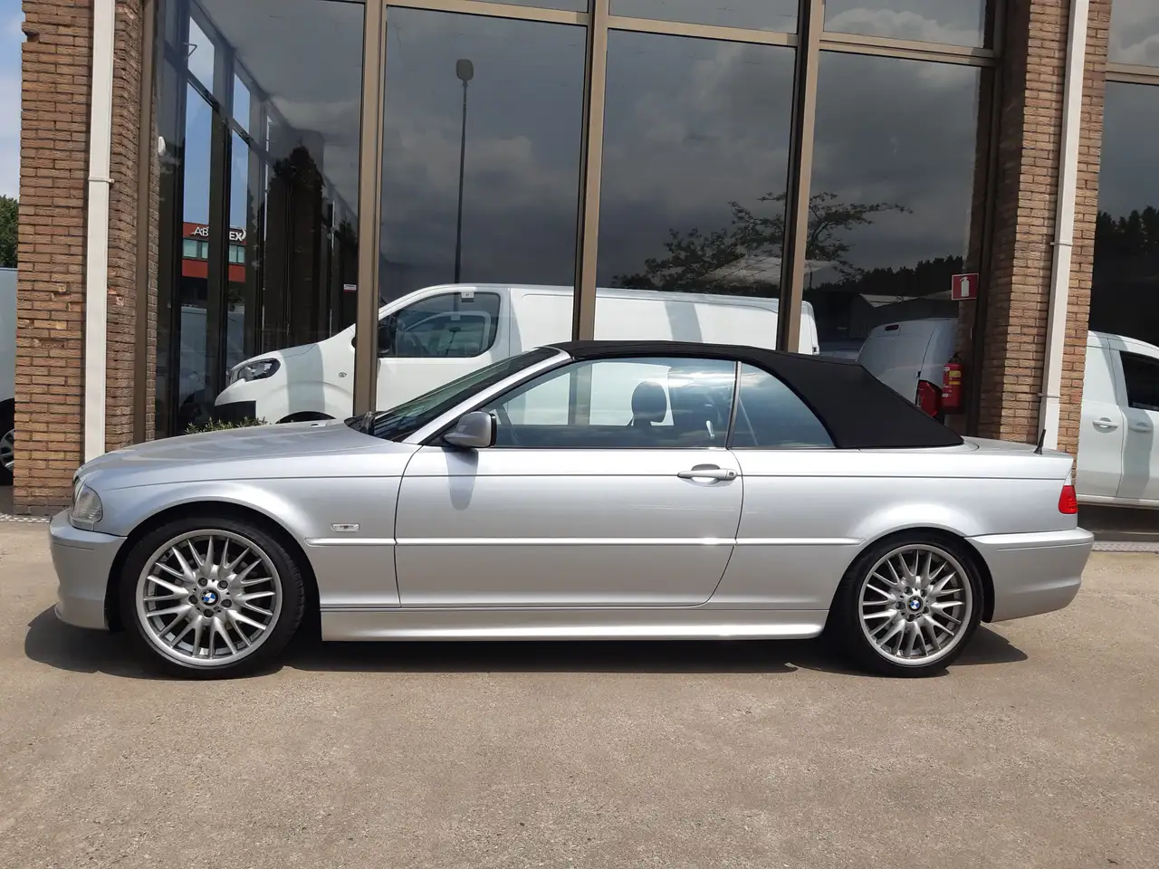 BMW 320 3-serie Cabrio 320Ci Executive 31.945 Km, foto 2